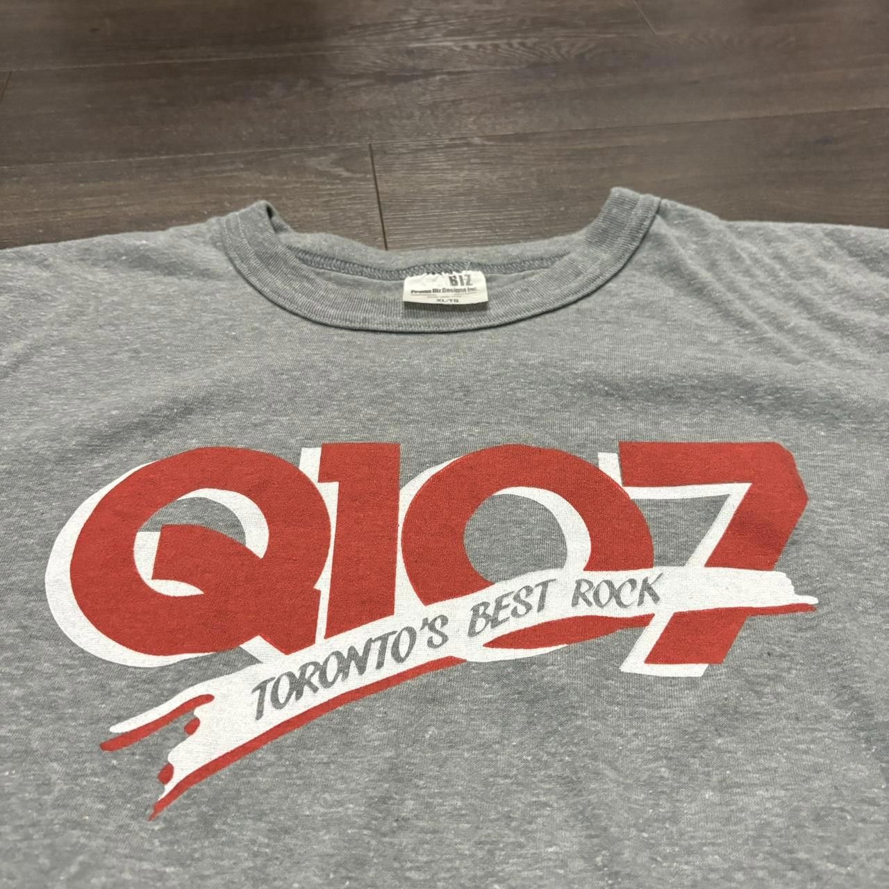 Designer vintage Q107 torontos best radio t shirt 80s M Size US M / EU 48-50 / 2 - 2 Thumbnail