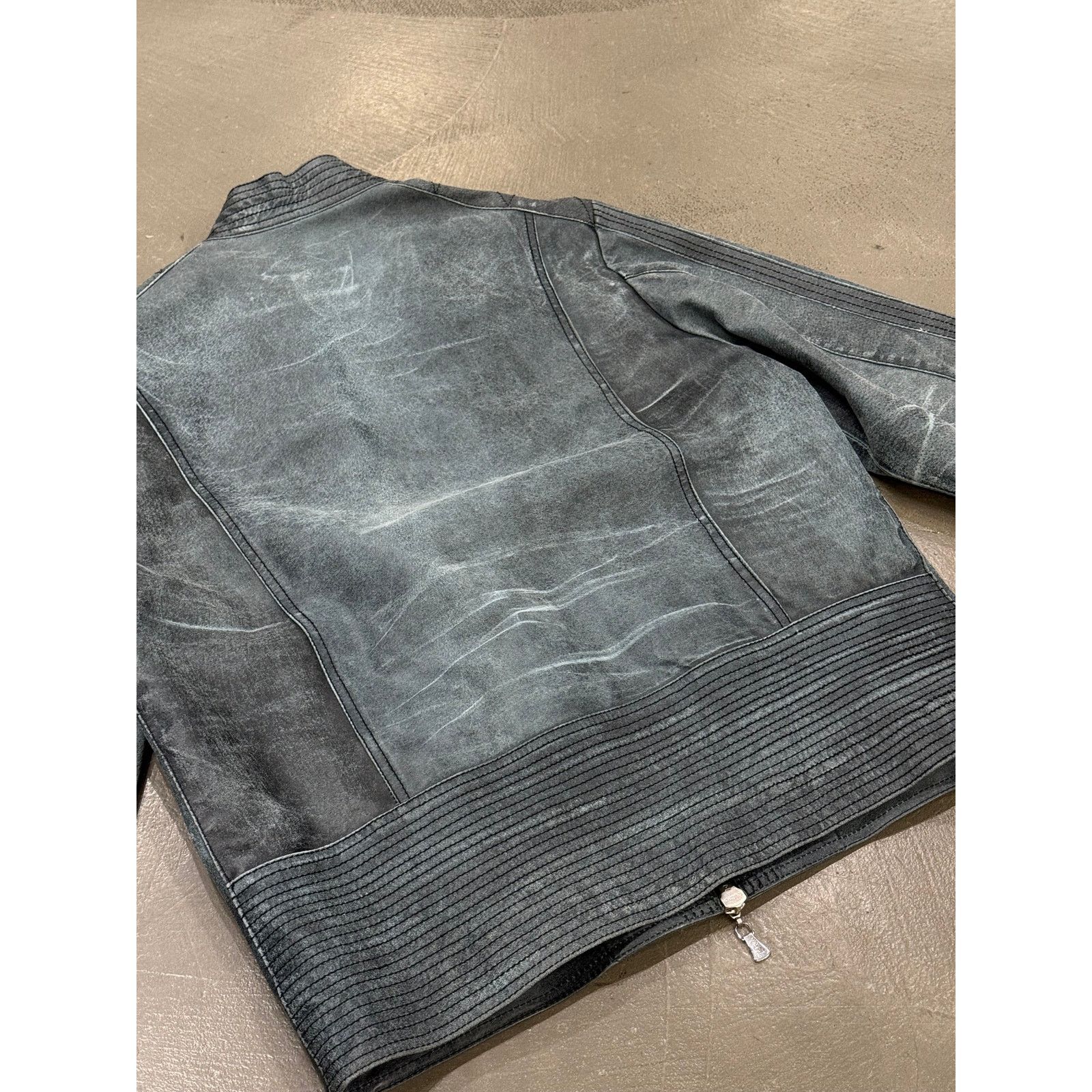 Versace 2000s Versace distressed leather jacket Size US M / EU 48-50 / 2 - 6 Thumbnail