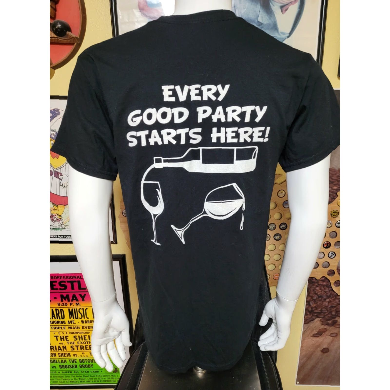 Gildan Gildan T-Shirt Medium Black Short Sleeve Round Neck Graphic Tee Mens Beer Sukhi's Fine Time Beverages Hudson MI Carry Out Liquor Store 127 Size US M / EU 48-50 / 2 - 3 Thumbnail