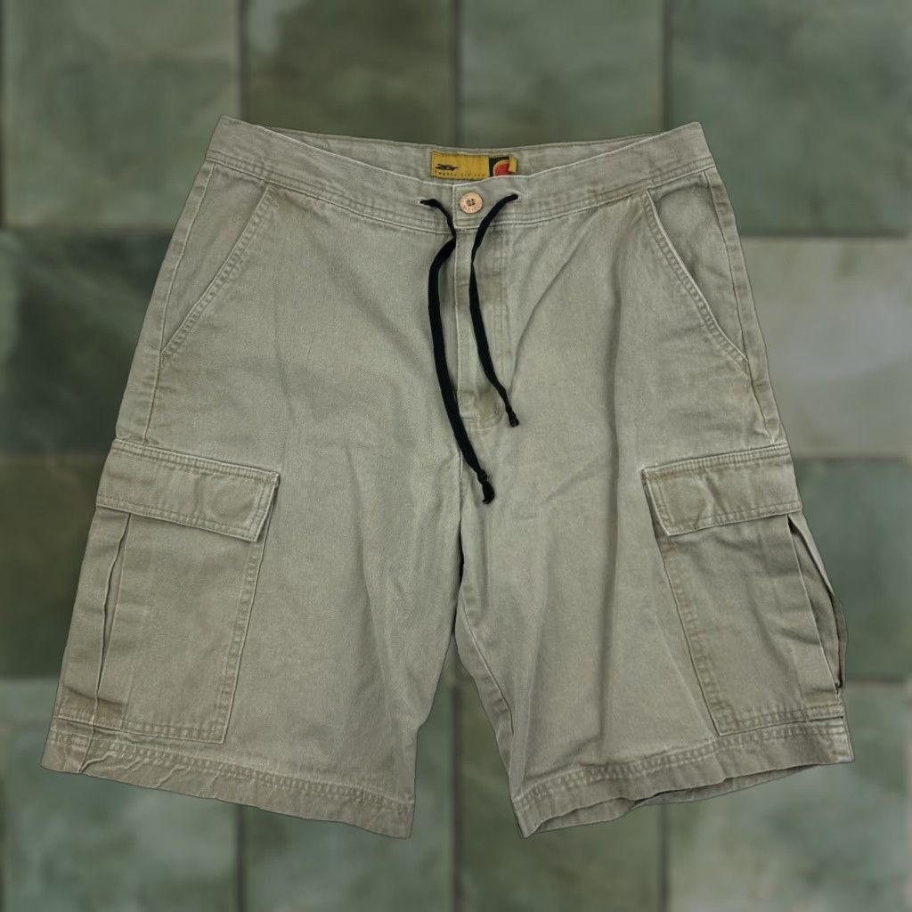 Vintage Vintage 26 Red Cargo Shorts Men Adult Medium Khaki Skater Y2K 90s Grunge Casual Size US 31 - 1 Thumbnail