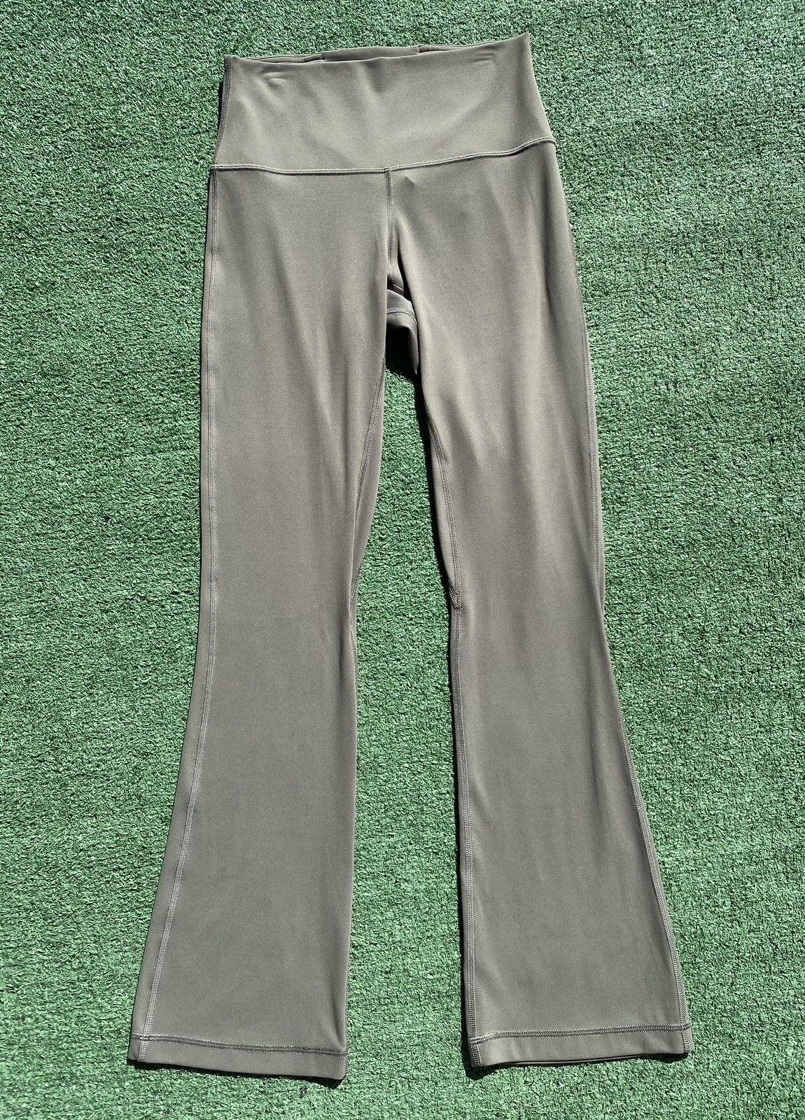 Lululemon Lululemon Align High Rise Mini Flared Leggings 6 Grey Sage Size 28" / US 6 / IT 42 - 1 Thumbnail