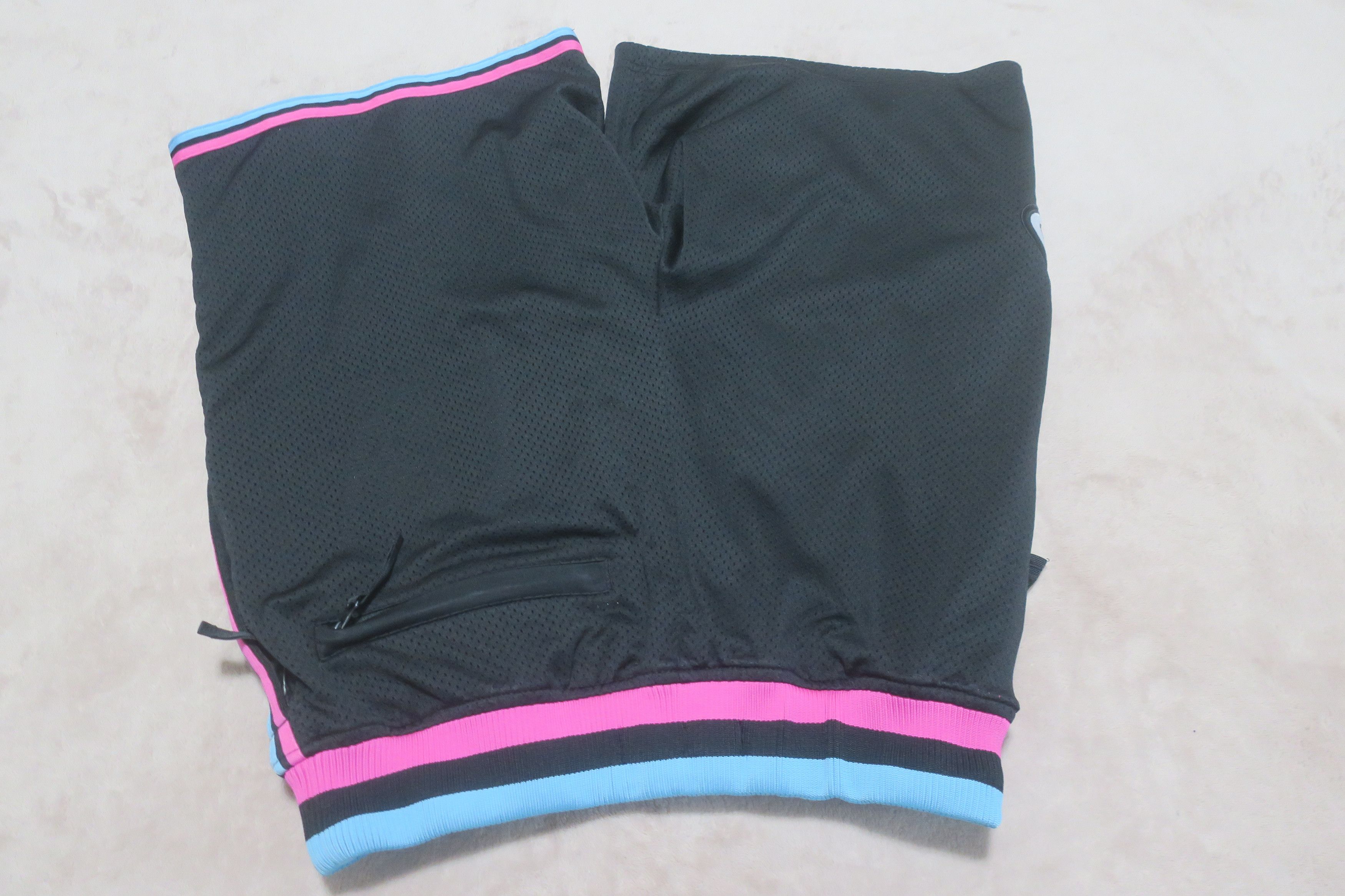 Nike Miami Heat Courtside Collection 2018-19 Shorts Size M Size US 26 / EU 42 - 6 Thumbnail
