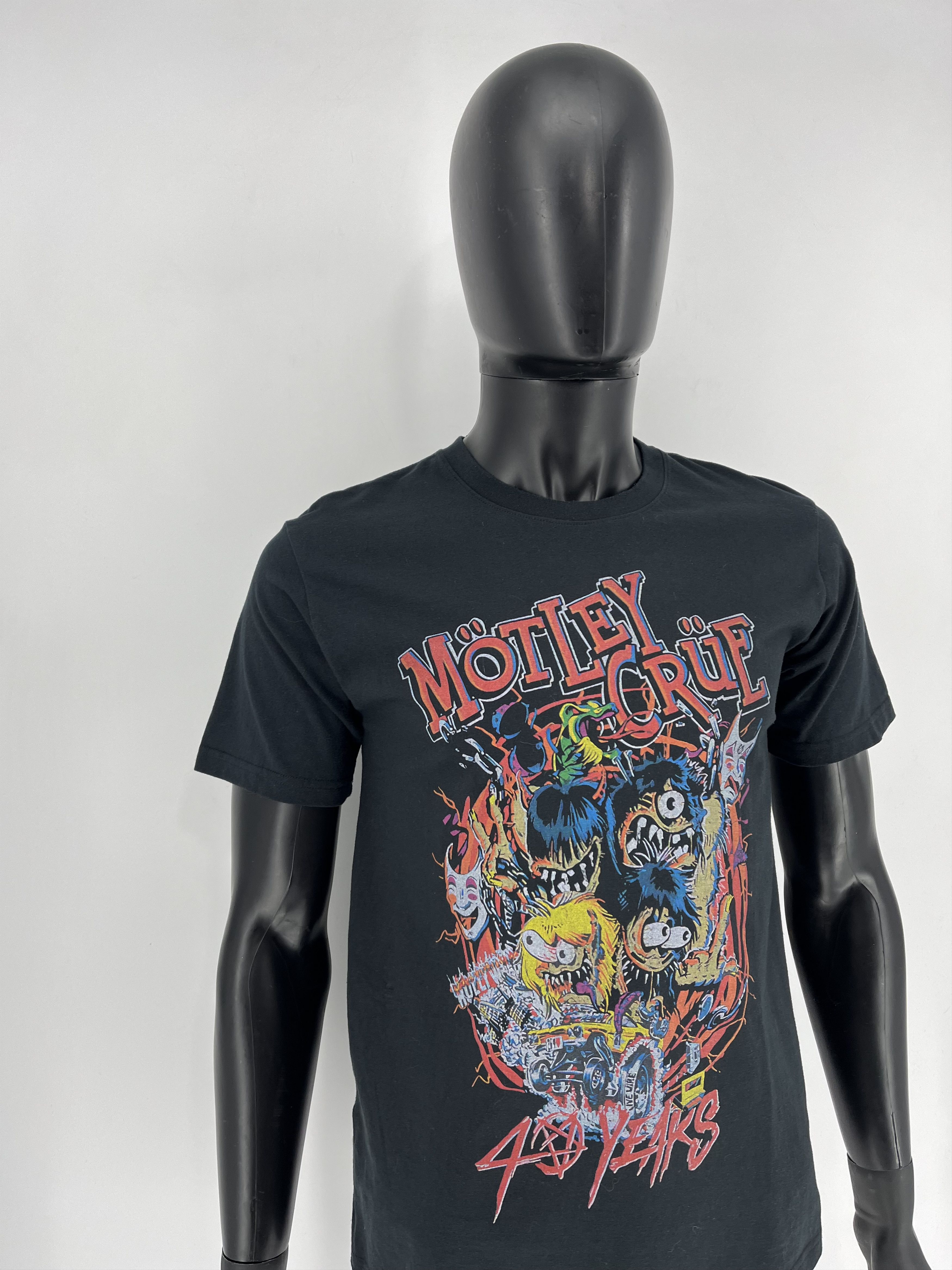 Band Tees Vintage Y2K Motley Crue Tour Tee Band Rock T Shirt Size US M / EU 48-50 / 2 - 3 Thumbnail