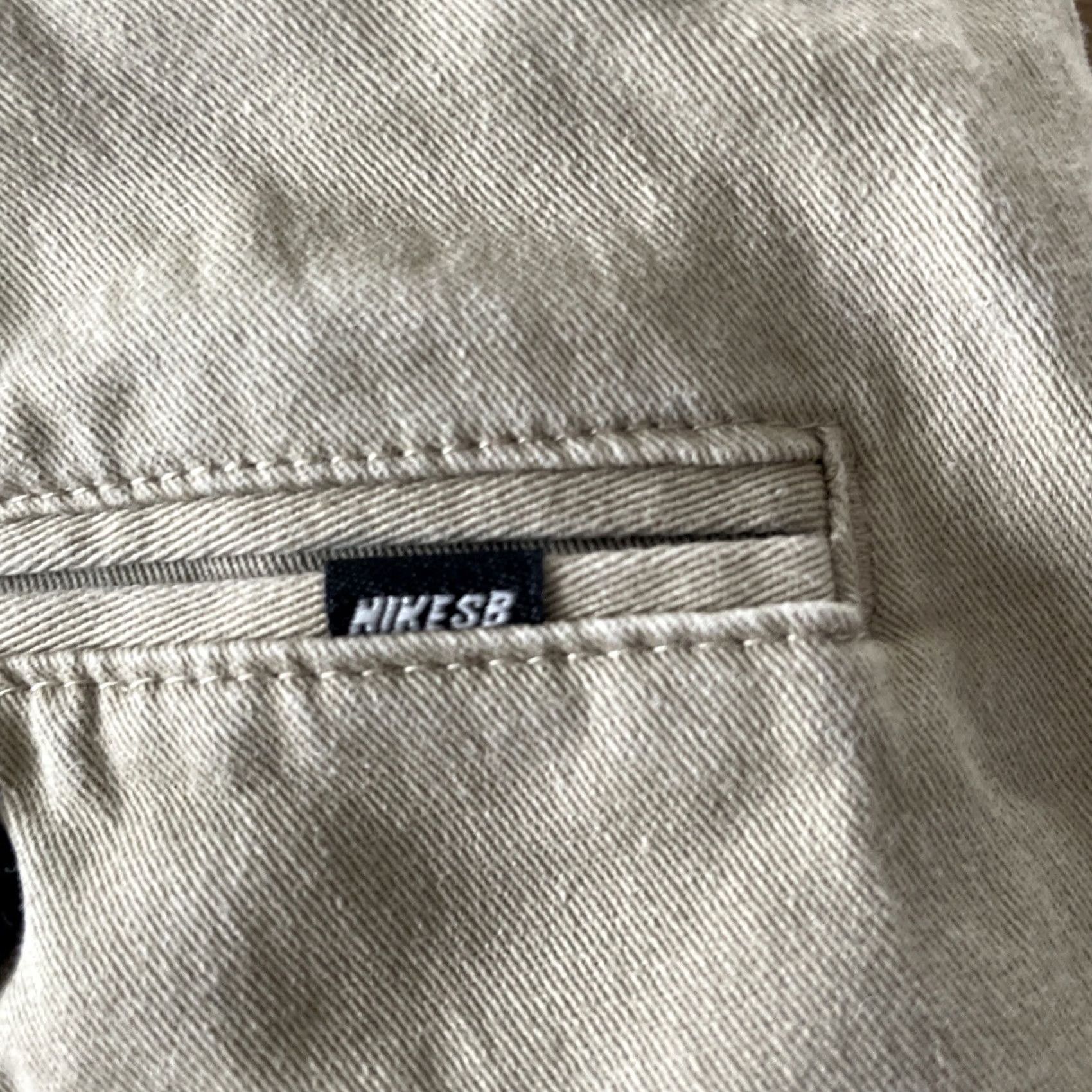 Nike Nike SB Shorts Men 30 M Tan Flat Front Canvas Khaki Bermuda Outdoor Chino Bermuda Outdoor Sports Retro 90s Logo Mens Size US 30 / EU 46 - 6 Thumbnail