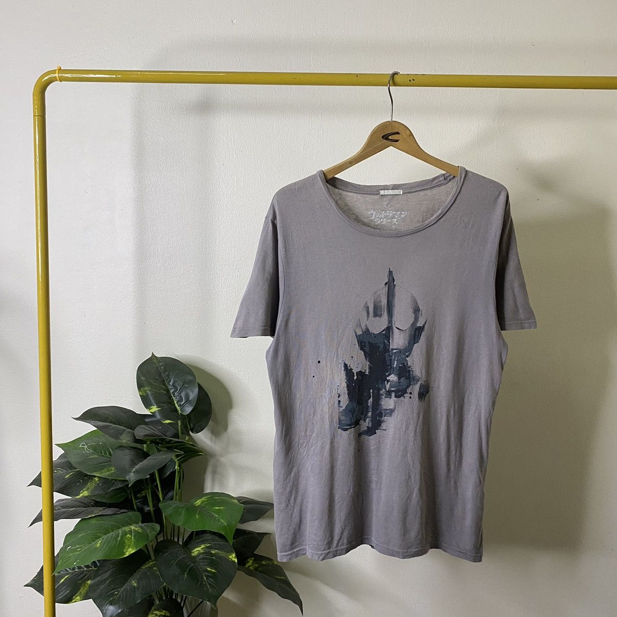 Anime GU x Bandai Ultraman Collaboration Tee Size US M / EU 48-50 / 2 - 1 Thumbnail