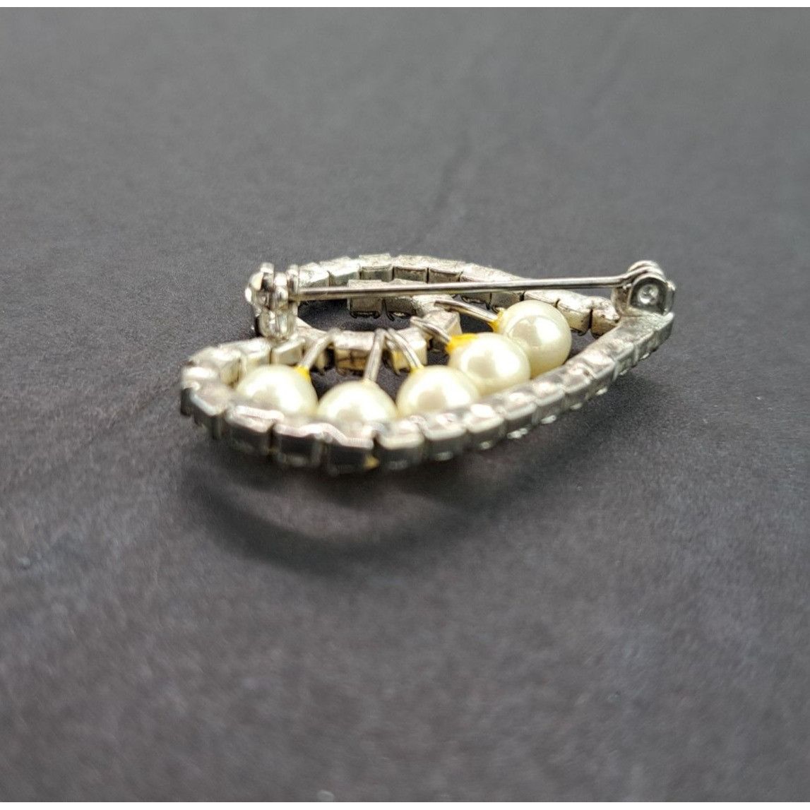 Vintage Vintage Heart-Shaped Rhinestone Faux Pearl Pin Brooch Silver Size ONE SIZE - 3 Thumbnail
