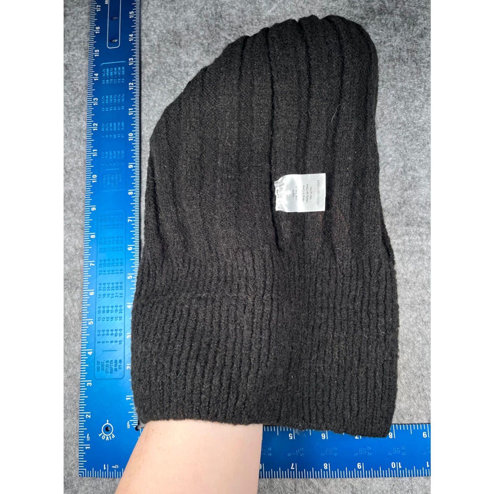 Vintage Berkshire Handker. Beanie Toque Adult One Size Black Knit 100% Acrylic Ski Pom Hat/Cap Mens Womens Adults One Size Black Knit 100% Acrylic Ski Pom Size ONE SIZE - 5 Thumbnail