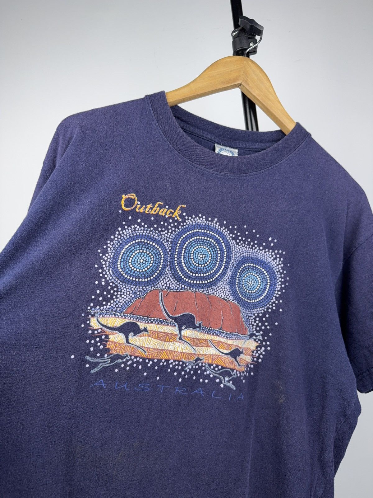 Vintage Vintage 90s Outback Australia Aboriginal Art Kangaroo Tee Size US L / EU 52-54 / 3 - 3 Thumbnail
