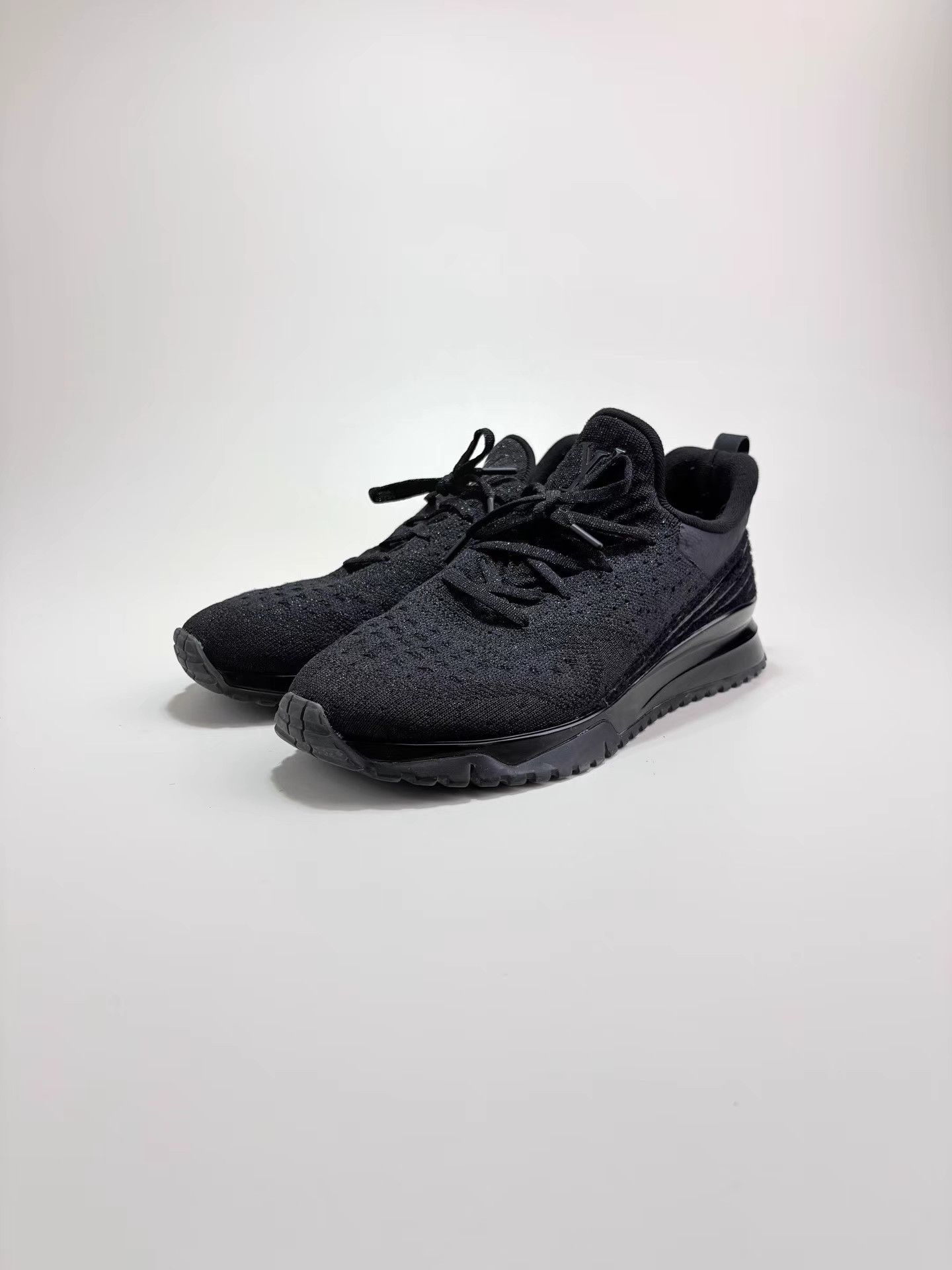 Louis Vuitton LOUIS VUITTON Black Woven Sneakers K1 Size US 8.5 / EU 41-42 - 1 Thumbnail