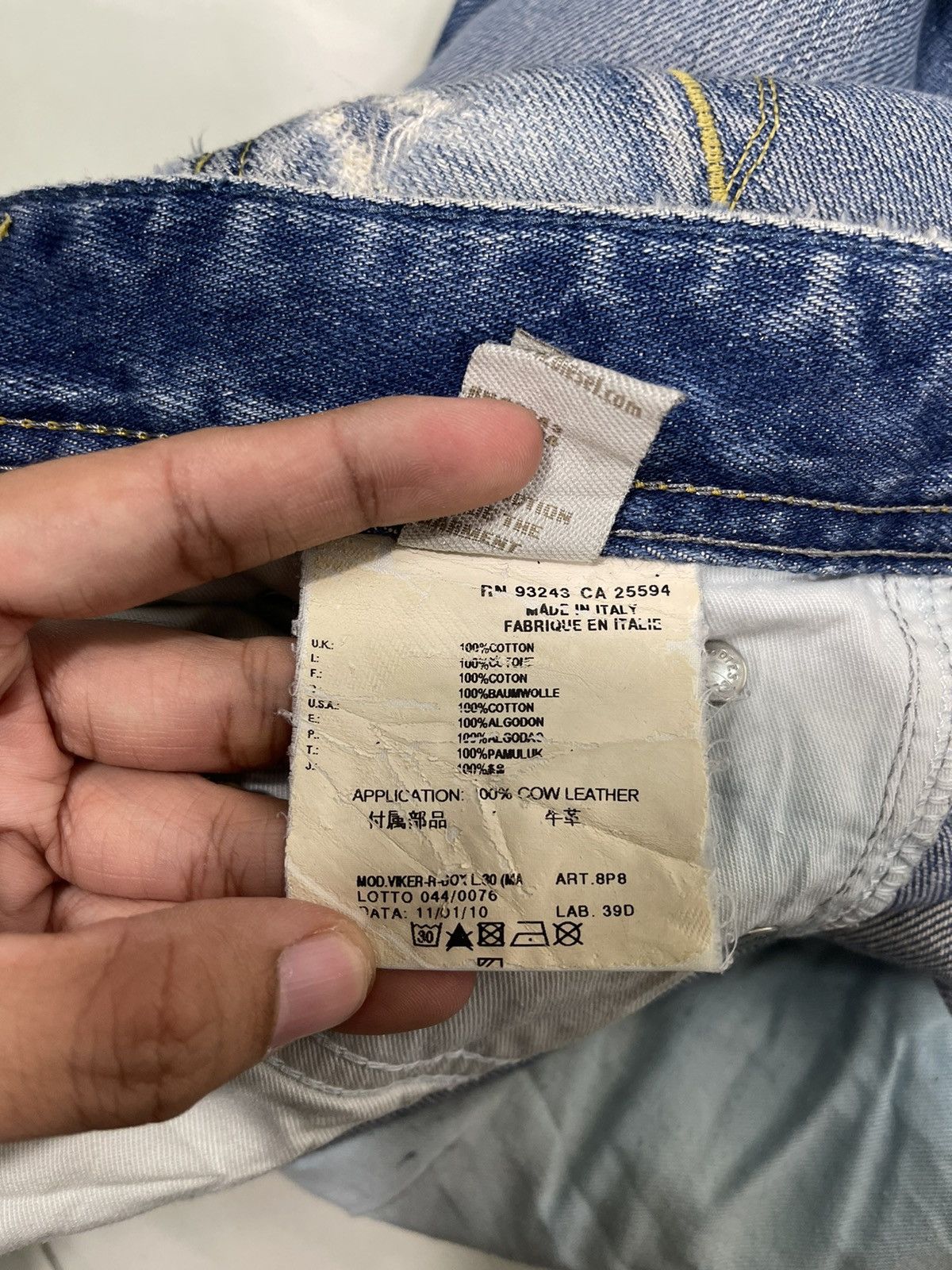 Diesel DIESEL INDUSTRY MADE IN ITALY DISTRESSED JEANS Size US 30 / EU 46 - 20 Thumbnail