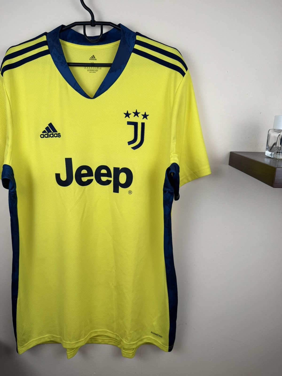 Adidas Juventus 2020 Home GK Goalkeeper football Shirt Jersey XL Size US XL / EU 56 / 4 - 5 Thumbnail