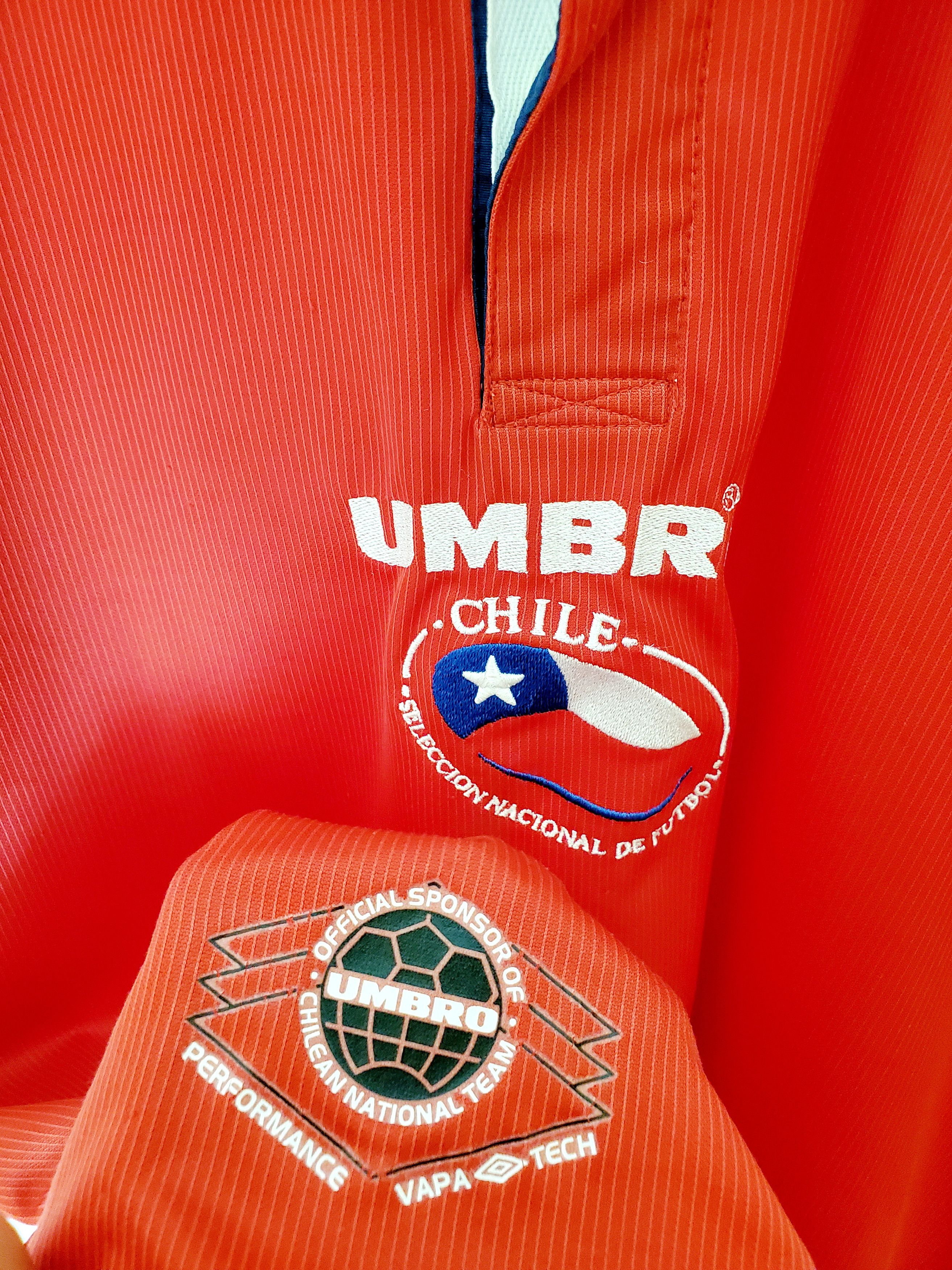 Umbro × Vintage Vintage 90s Umbro Chile National soccer jersey size Xl Size US XL / EU 56 / 4 - 5 Thumbnail