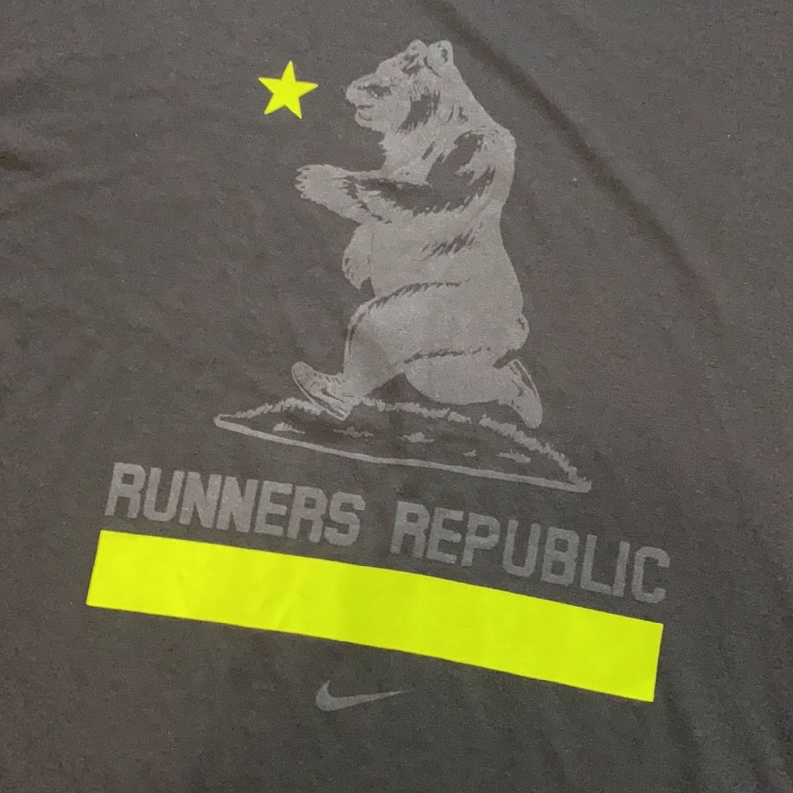 Nike 2013 Nike Runners Republic Dri-Fit Short Sleeve Size US XL / EU 56 / 4 - 2 Thumbnail