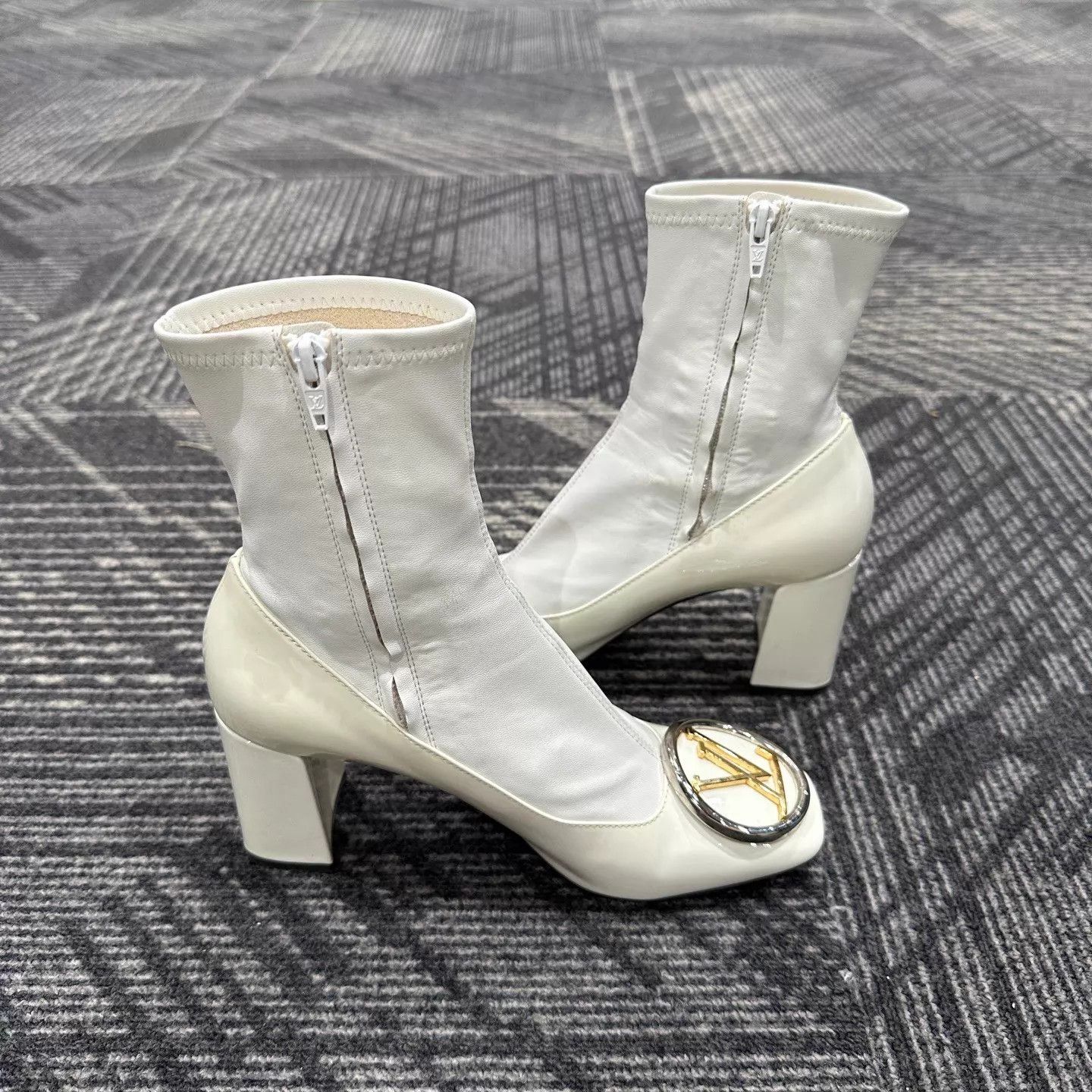 Louis Vuitton Louis Vuitton Classic Big Logo Short Boots Women's 36 Size US 5.5 / IT 35.5 - 5 Thumbnail