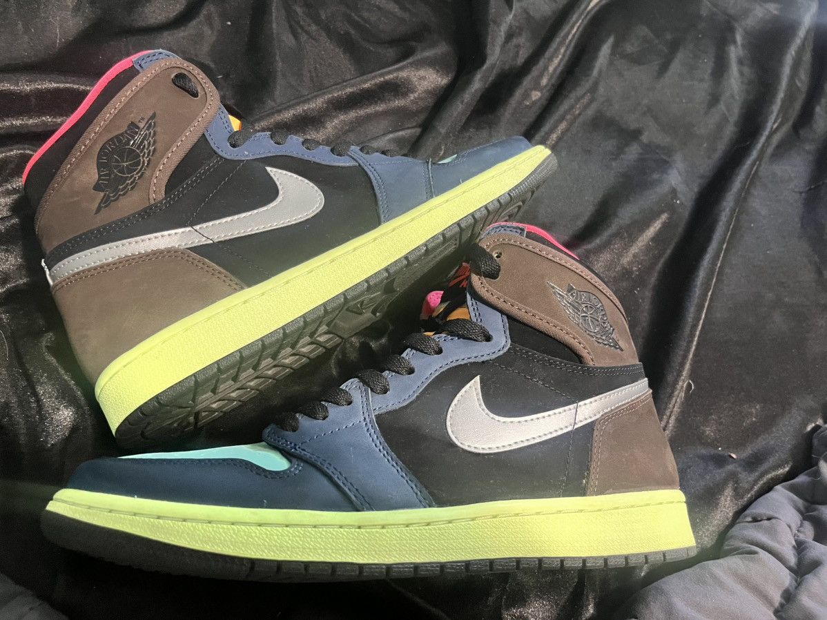 Nike Air Jordan 1 Retro High OG Tokyo Bio-hack Size US 9 / EU 42 - 3 Thumbnail