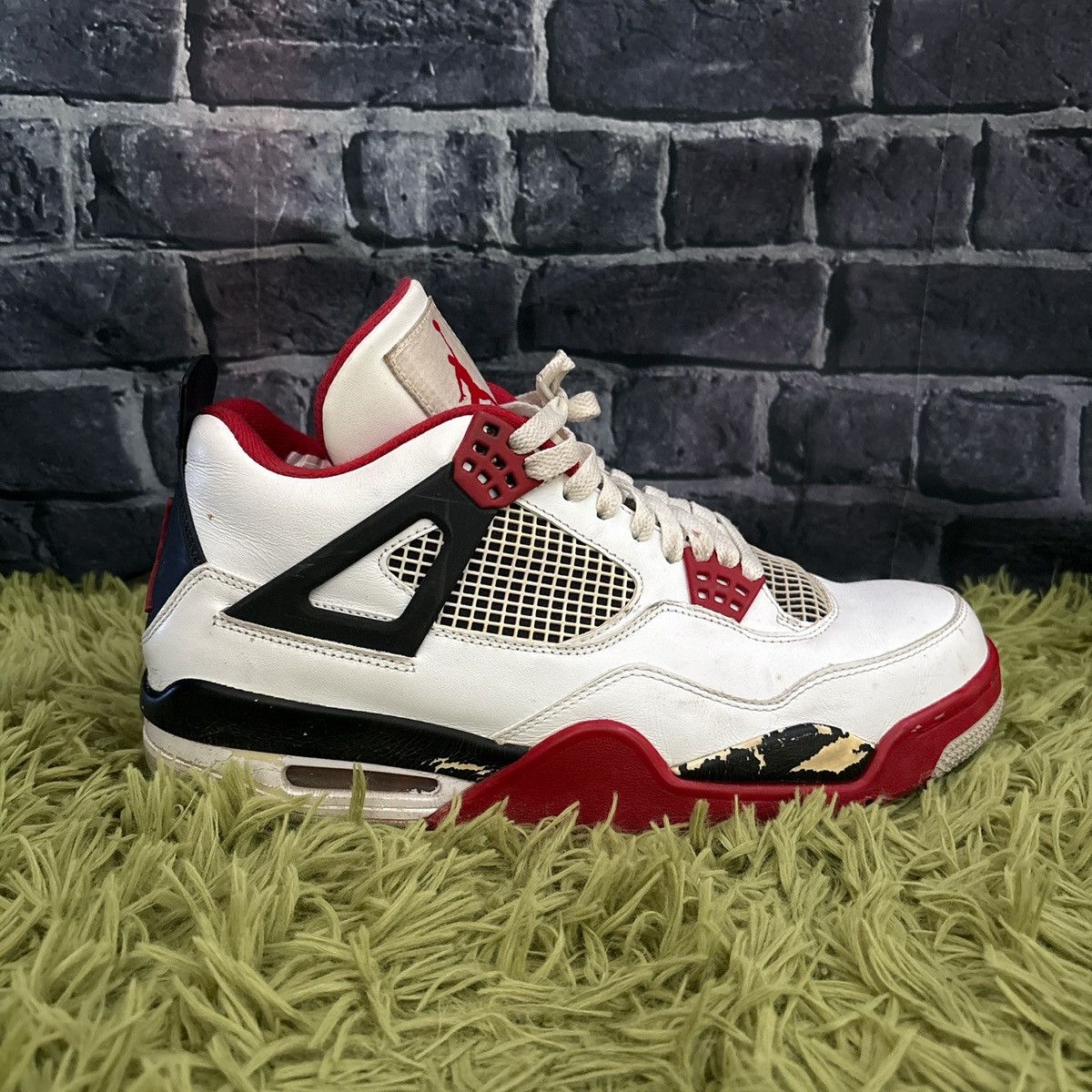 Jordan Brand fire red 4’s Size US 10 / EU 43 - 3 Thumbnail