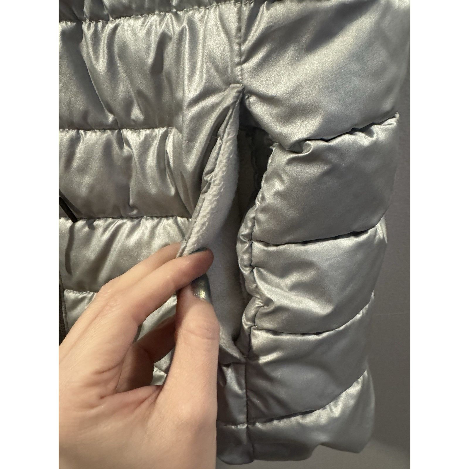 Gap GAP Silver Metallic "Big Puff" Puffer Vest Size Small Size S / US 4 / IT 40 - 3 Thumbnail