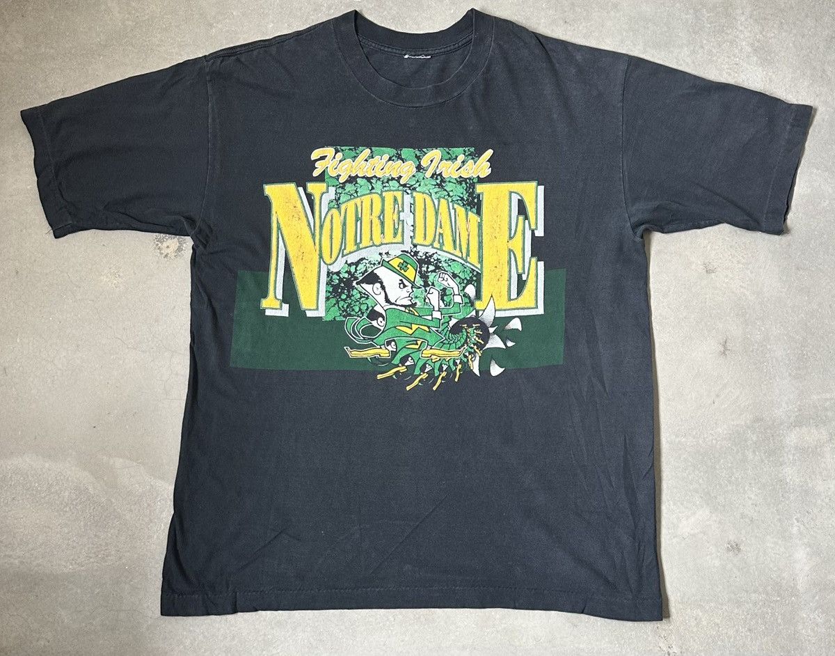 Vintage VINTAGE NOTRE DAME IRISH NFL TEE Size US XL / EU 56 / 4 - 1 Thumbnail