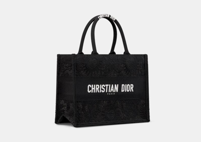 Dior o1w1db10325 Size: OS / M1296Z Medium Tote Bag in Black Size ONE SIZE - 1 Thumbnail