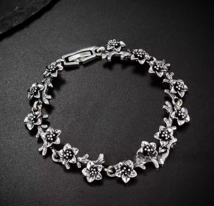Other Vintage 2000s Style Silver Flowers Hip Hop Punk Bracelet Size ONE SIZE - 3 Thumbnail