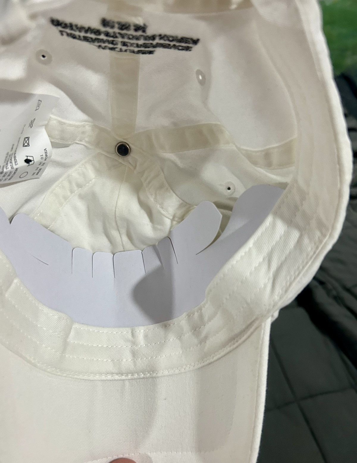 Yeezy Yeezy Vultures Korea Exclusive Strap Back Hat "White" Size ONE SIZE - 9 Thumbnail