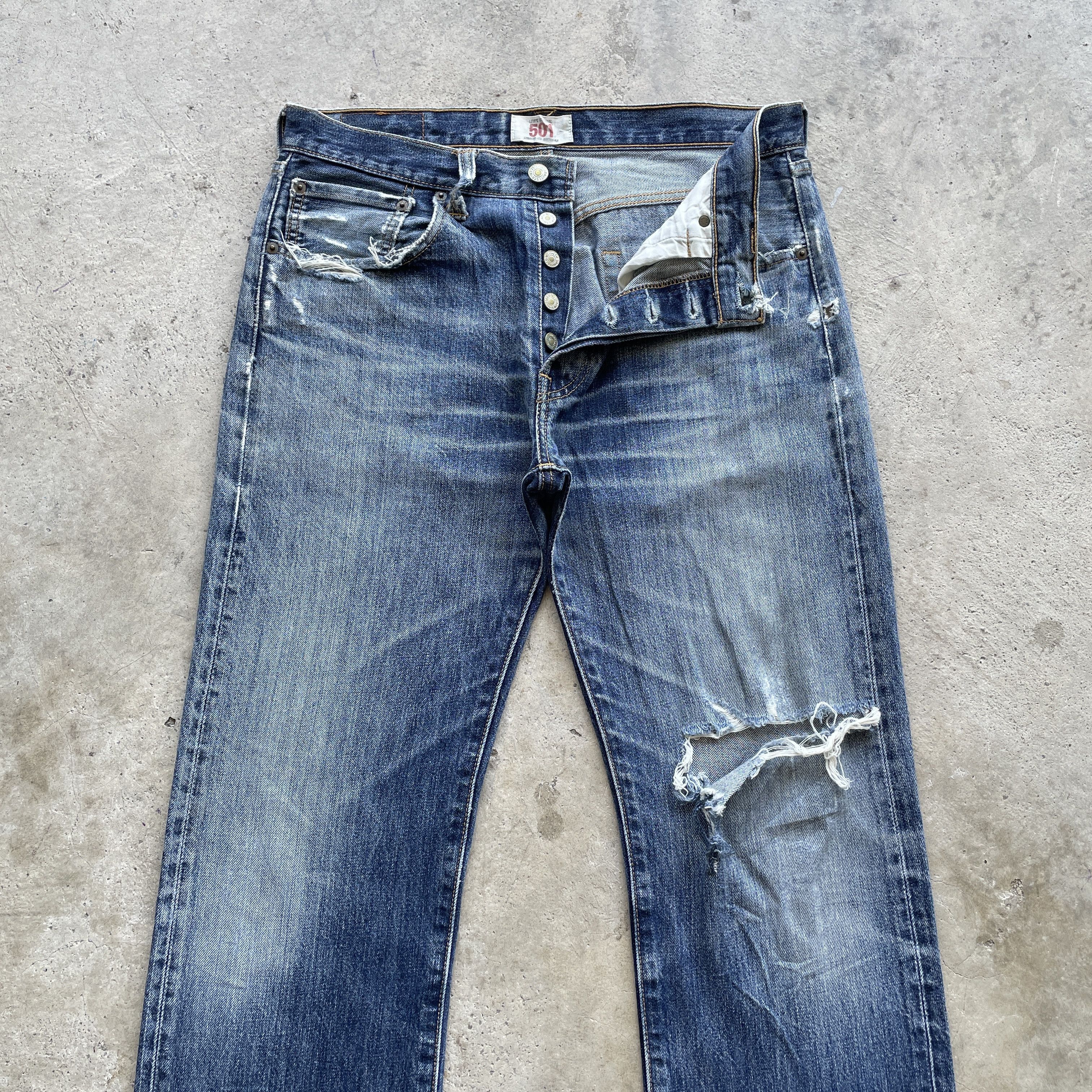 Levi's Vintage Levi’s 501 Faded Distressed Denim Ripped Jeans Pants Size US 32 / EU 48 - 4 Thumbnail