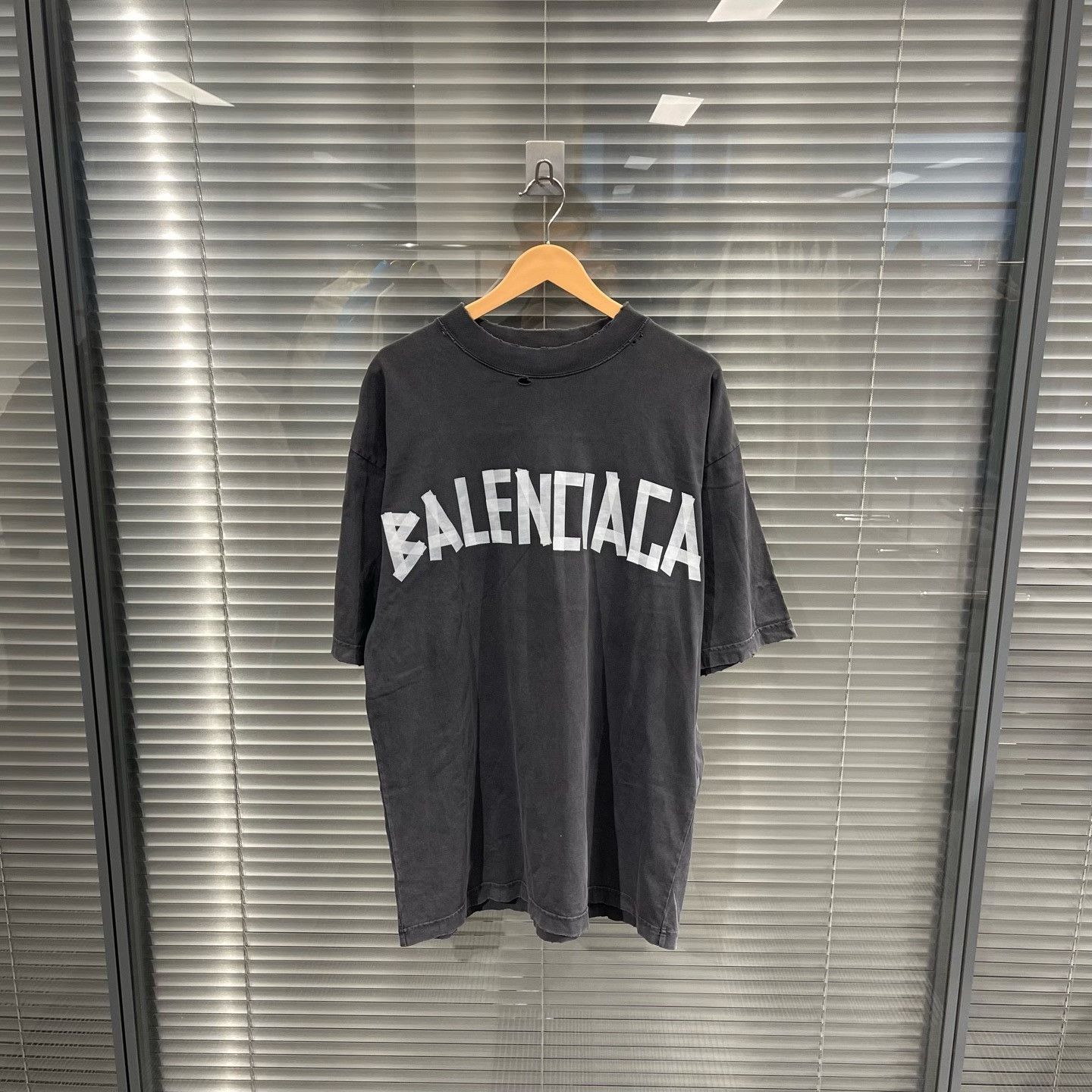 Balenciaga Balenciaga Classic Logo Oversized T-Shirt Black Size US S / EU 44-46 / 1 - 1 Thumbnail
