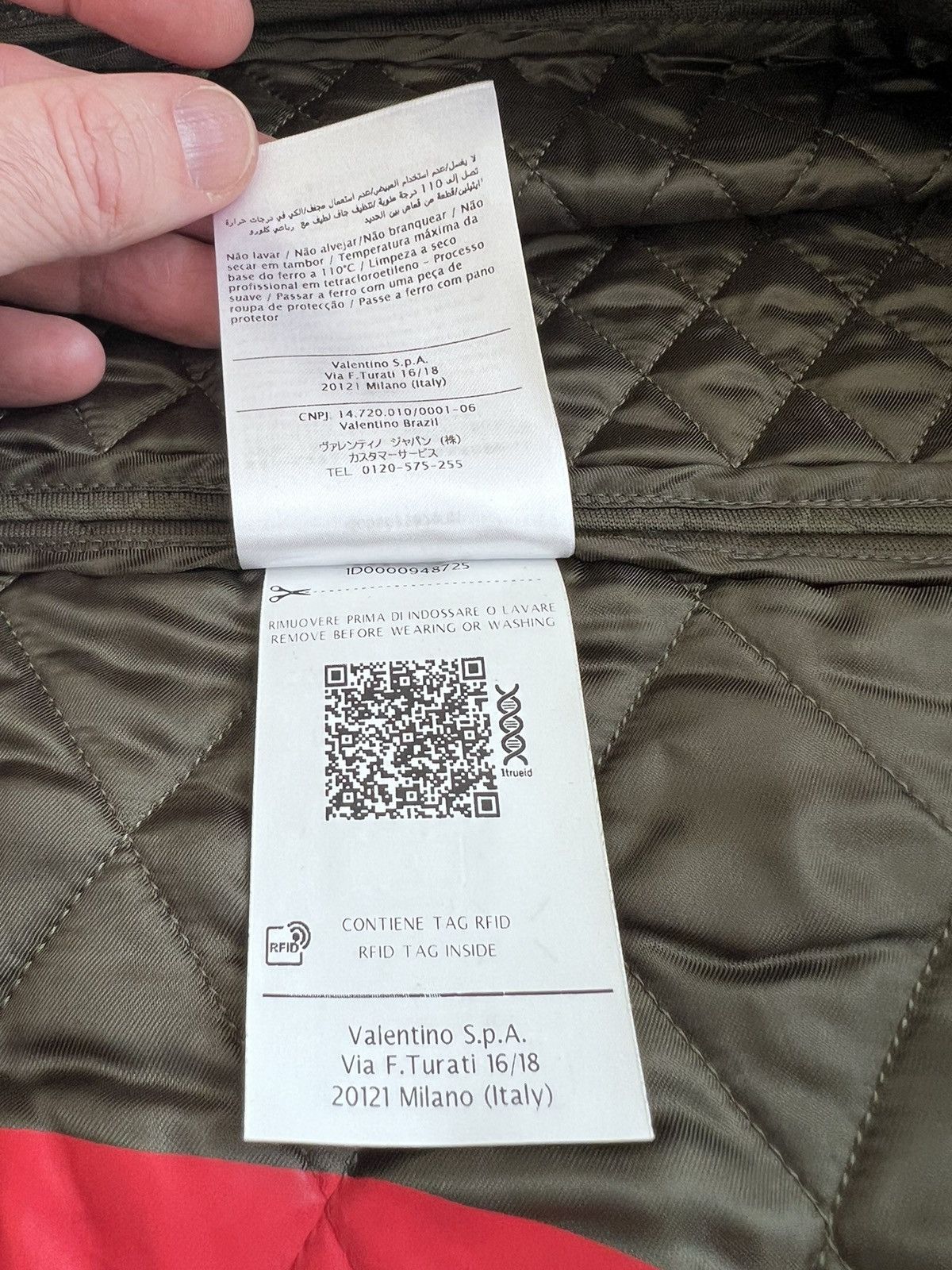 Valentino Poncho cloak in quilted polyamide/cotton blend, Italy Size US L / EU 52-54 / 3 - 21 Thumbnail