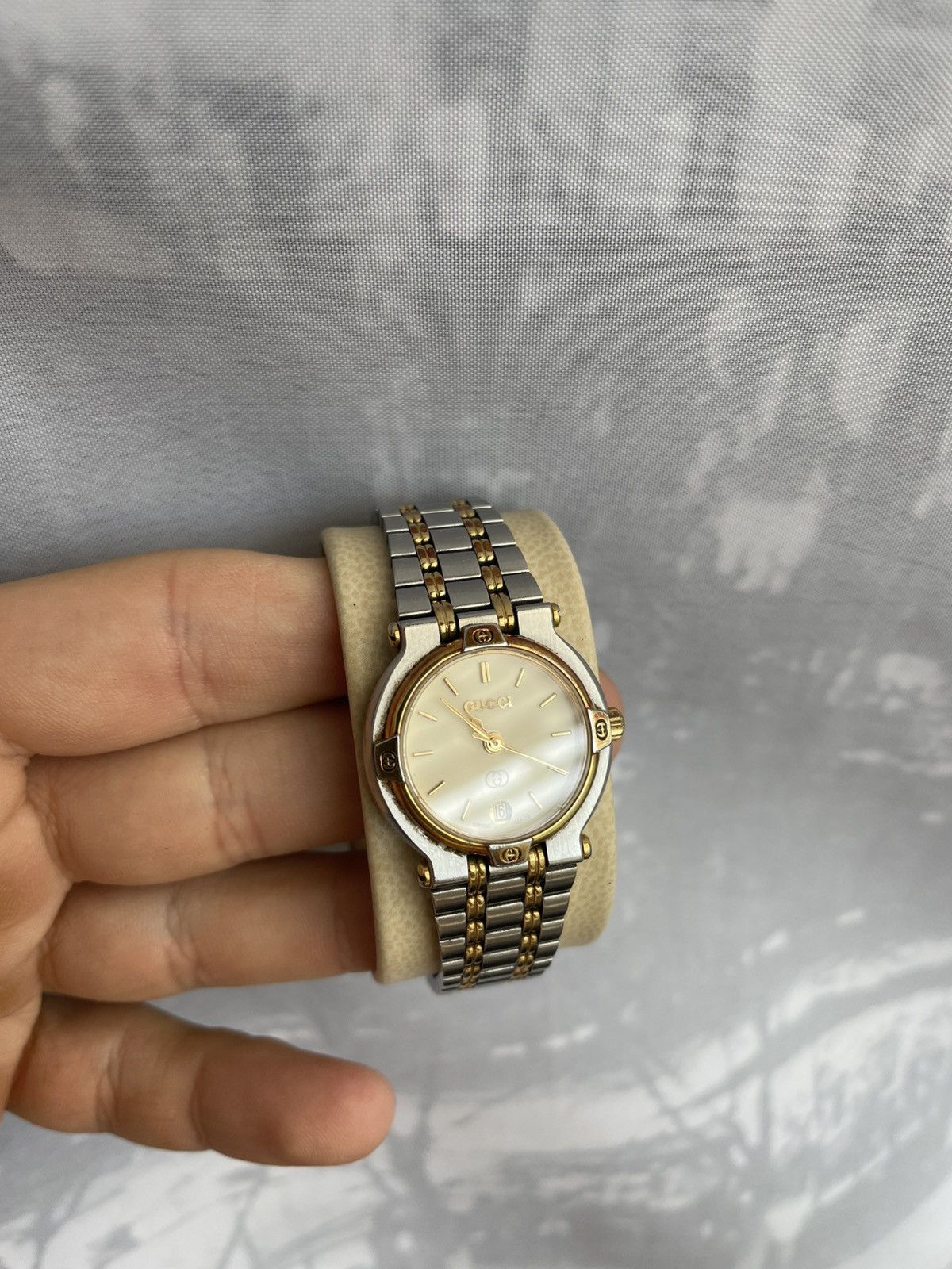 Gucci Gucci Watch 9000L Size ONE SIZE - 2 Thumbnail