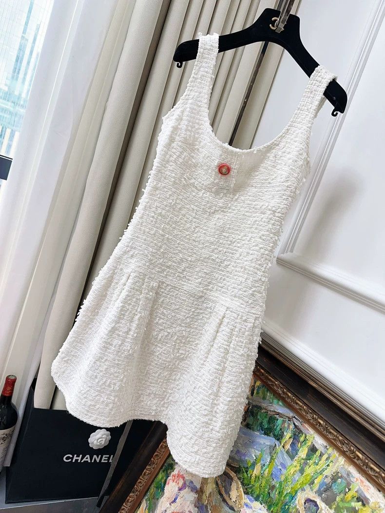 Chanel Chanel White dress, pink lion buckle suspender dress Size XXS / US 00 / IT 34 - 1 Thumbnail