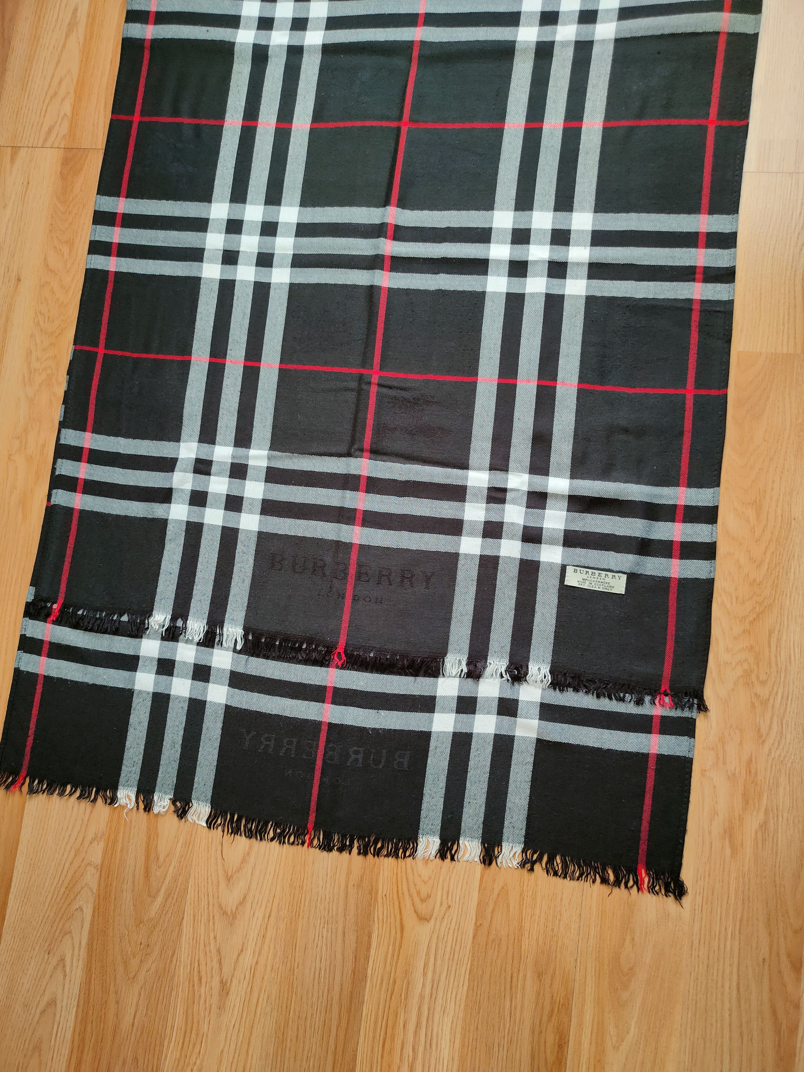 Burberry Vintage Burberry Scarf Uni Burberry Cashmere Scarf Scotland Size ONE SIZE - 8 Thumbnail