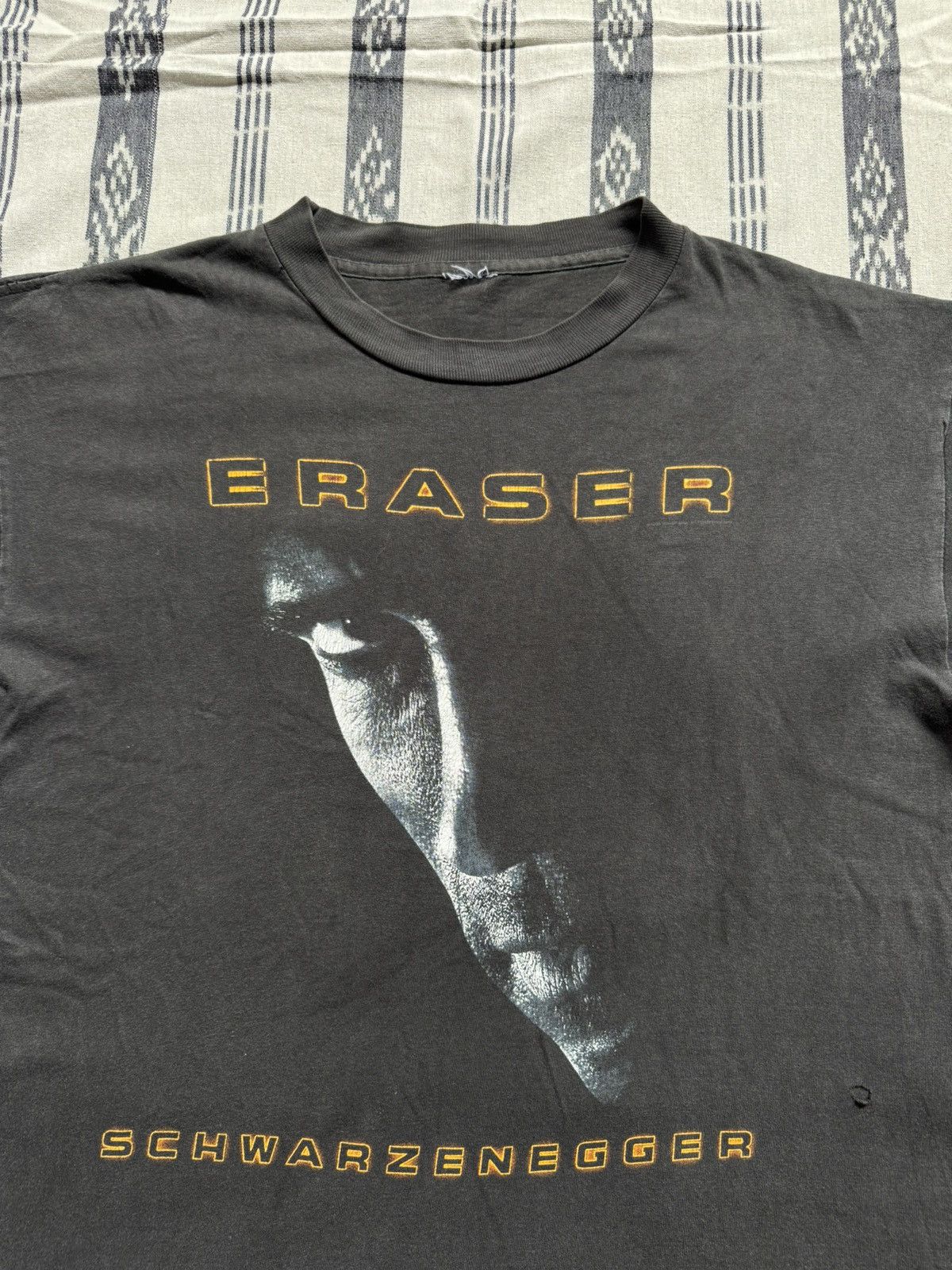 Vintage 90's Eraser Movie T-shirt Size US L / EU 52-54 / 3 - 2 Thumbnail