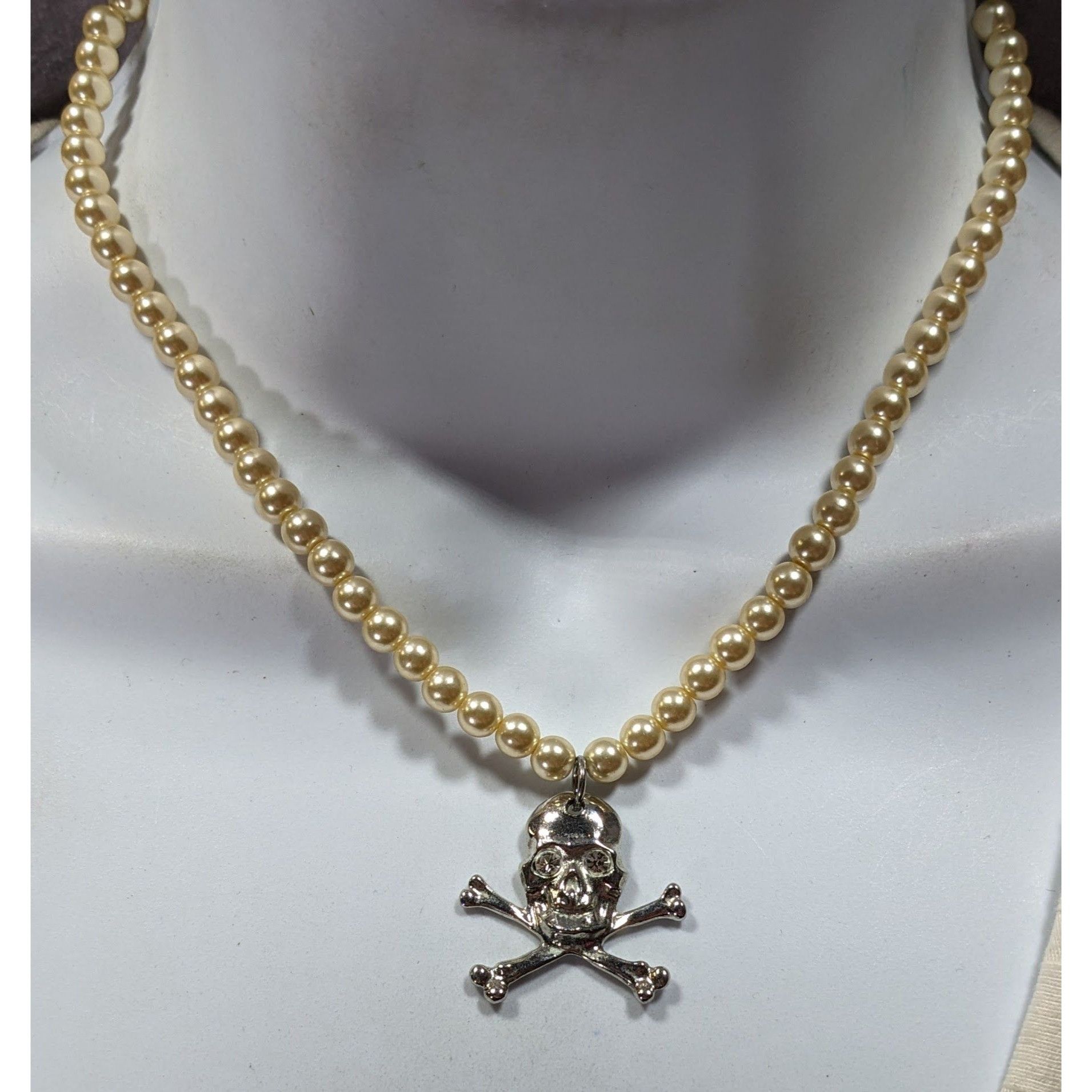Other Gothic Pirate Faux Pearl Jolly Roger Necklace Size ONE SIZE - 2 Thumbnail