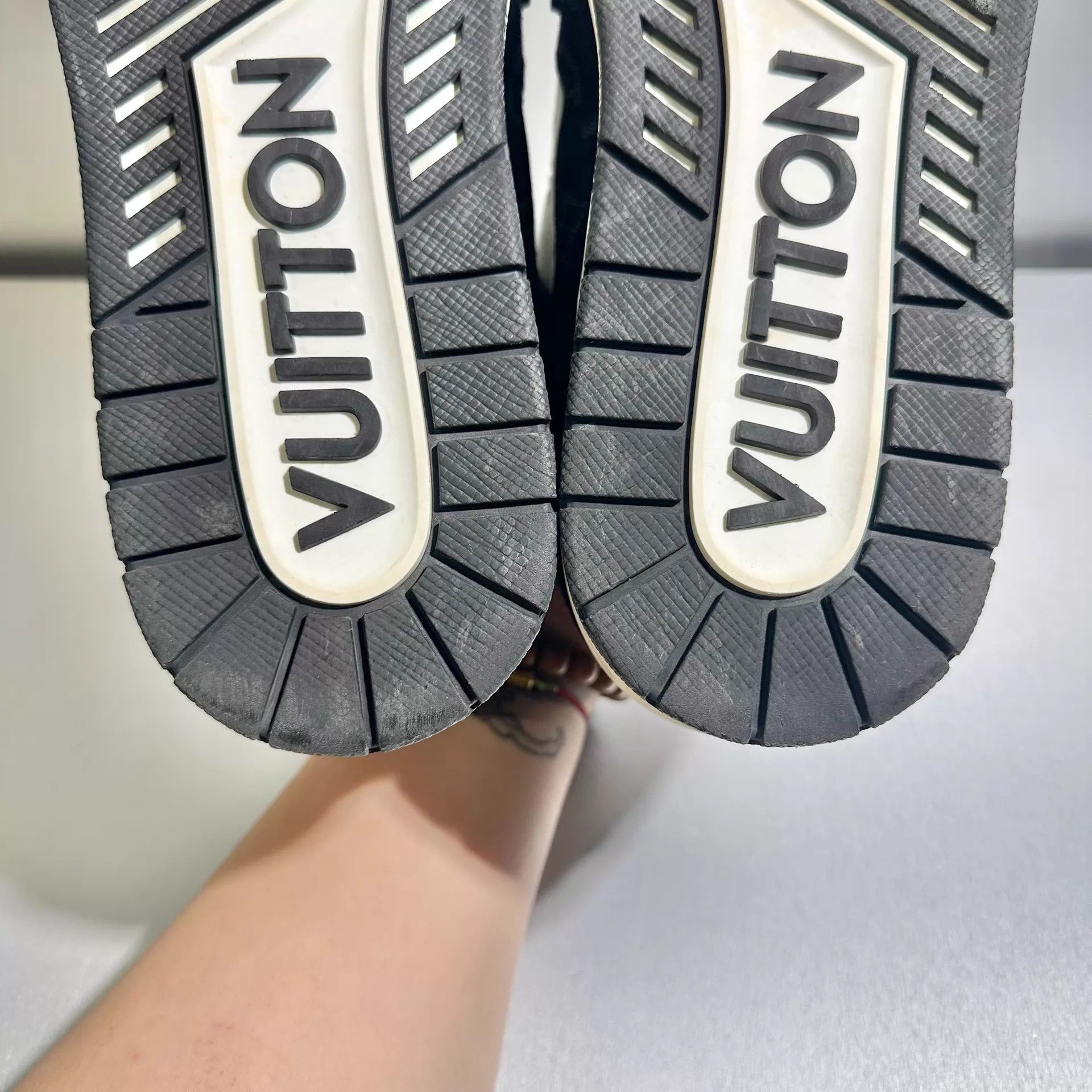 Louis Vuitton LV Trainer Black & White Denim 9/43 Worn once Size US 10 / EU 43 - 7 Thumbnail