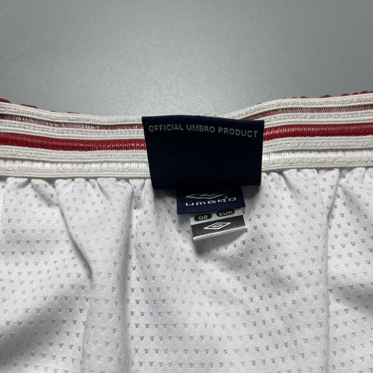 Umbro ENGLAND UMBRO 2006 WORLD CUP FOOTBALL AWAY SHORTS #7 BECKHAM Size US 40 / EU 56 - 5 Thumbnail