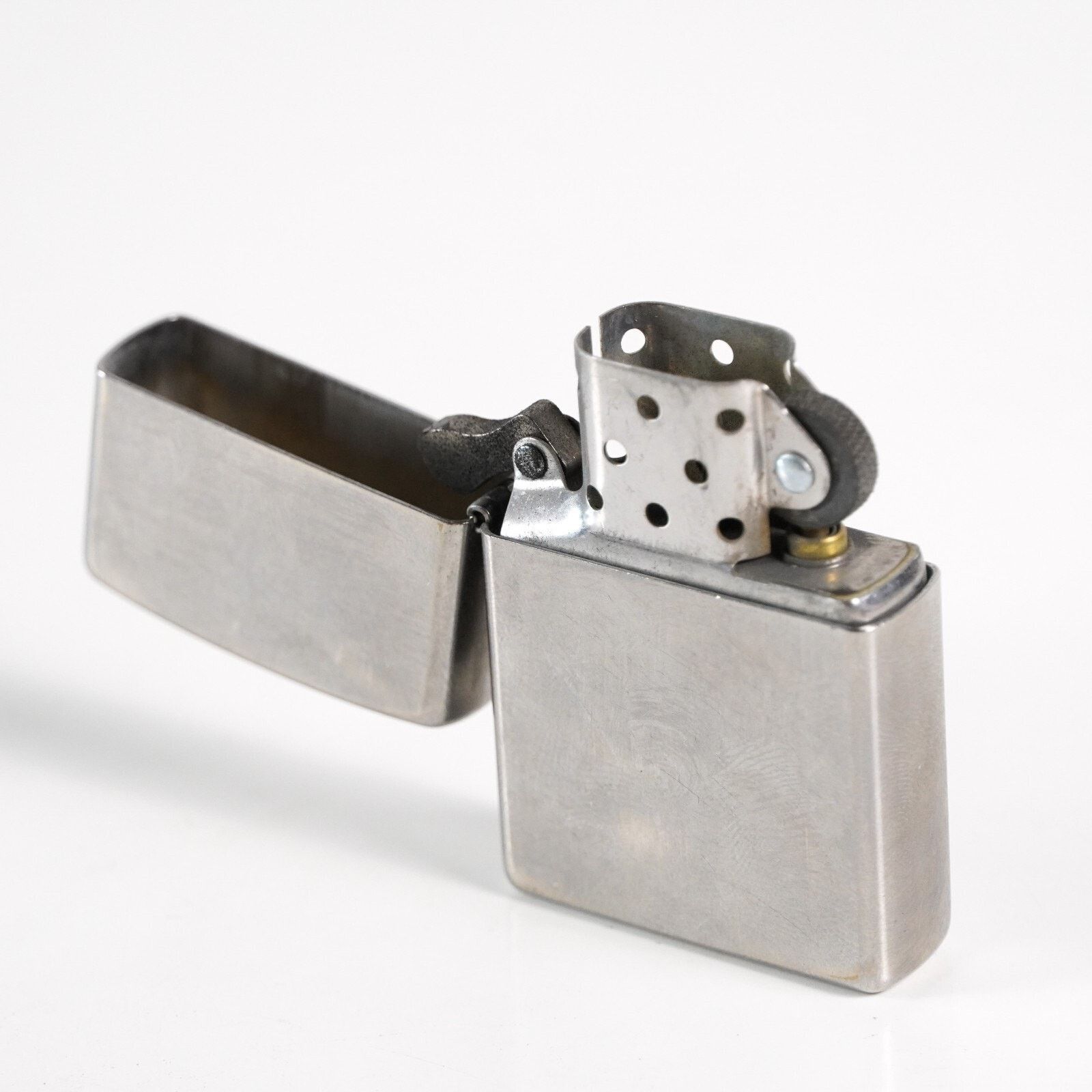 Zippo Zippo Plain Windproof Pocket Lighter Classic Brushed Metal Size ONE SIZE - 2 Thumbnail