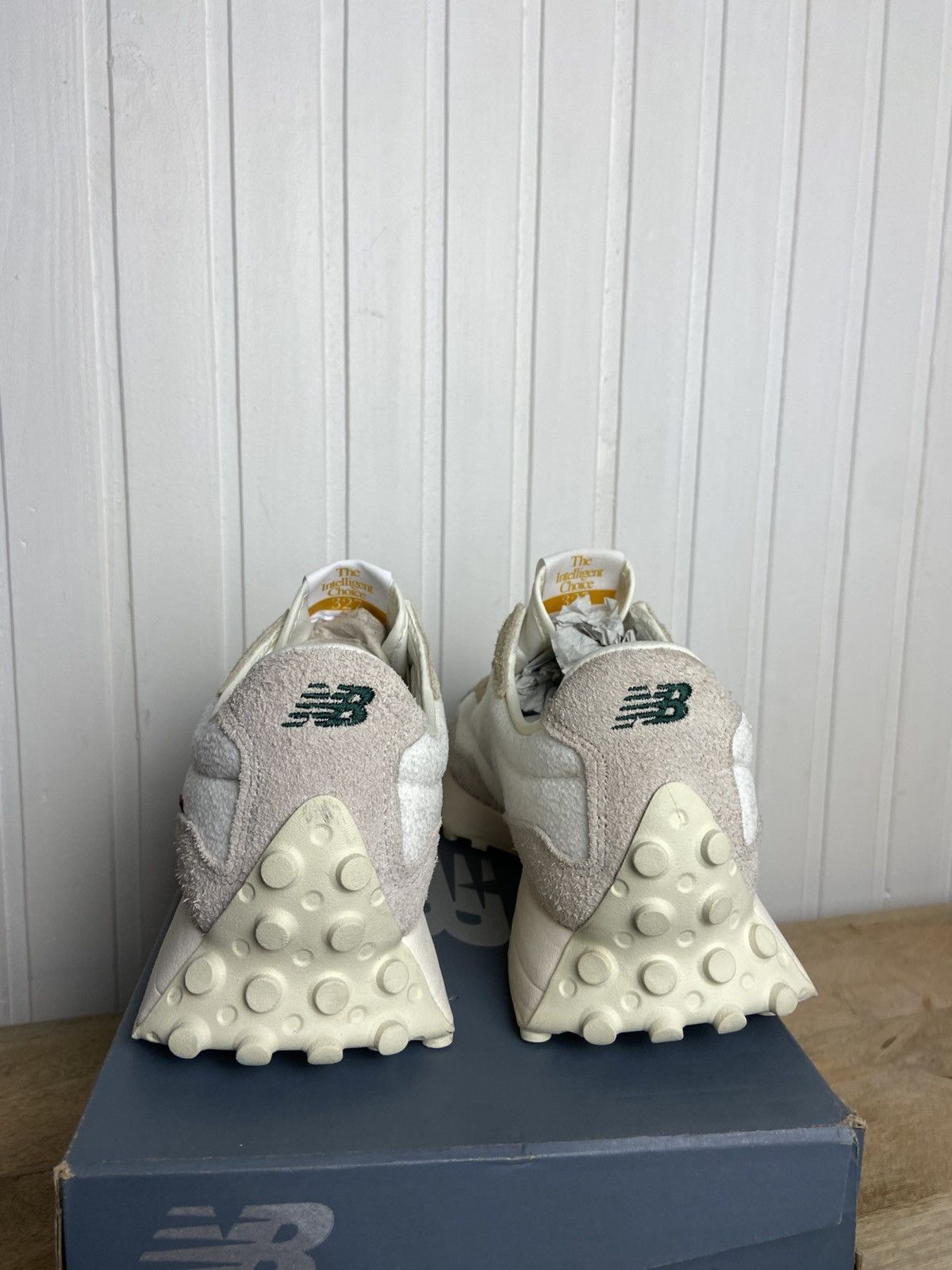 New Balance New Balance 327 "Beige Timberwolf" New Authentic 10US Size US 10 / EU 43 - 6 Thumbnail