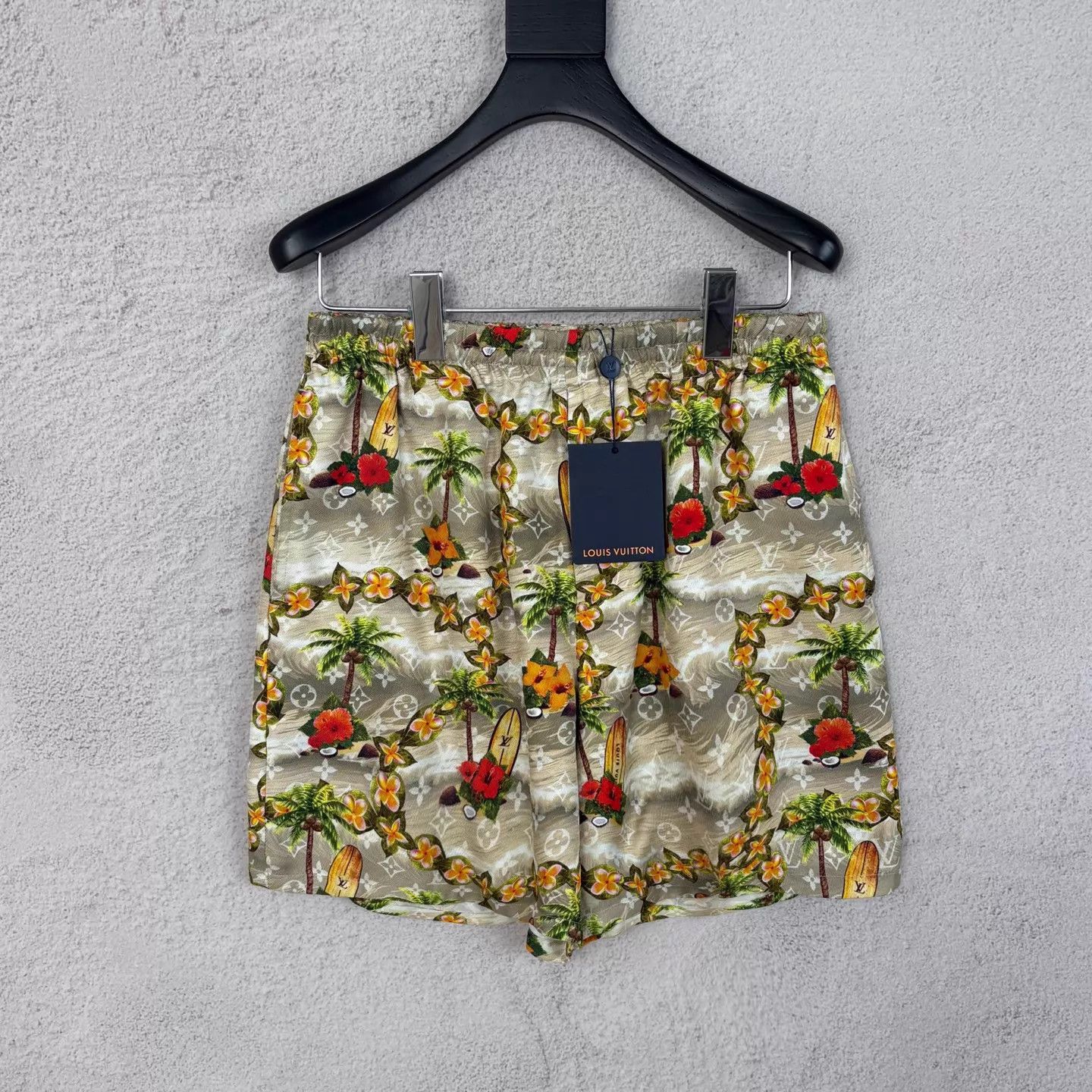 Louis Vuitton LOUIS VUITTON New Floral Palm Tree Silk Shorts 46 Size US 30 / EU 46 - 1 Thumbnail