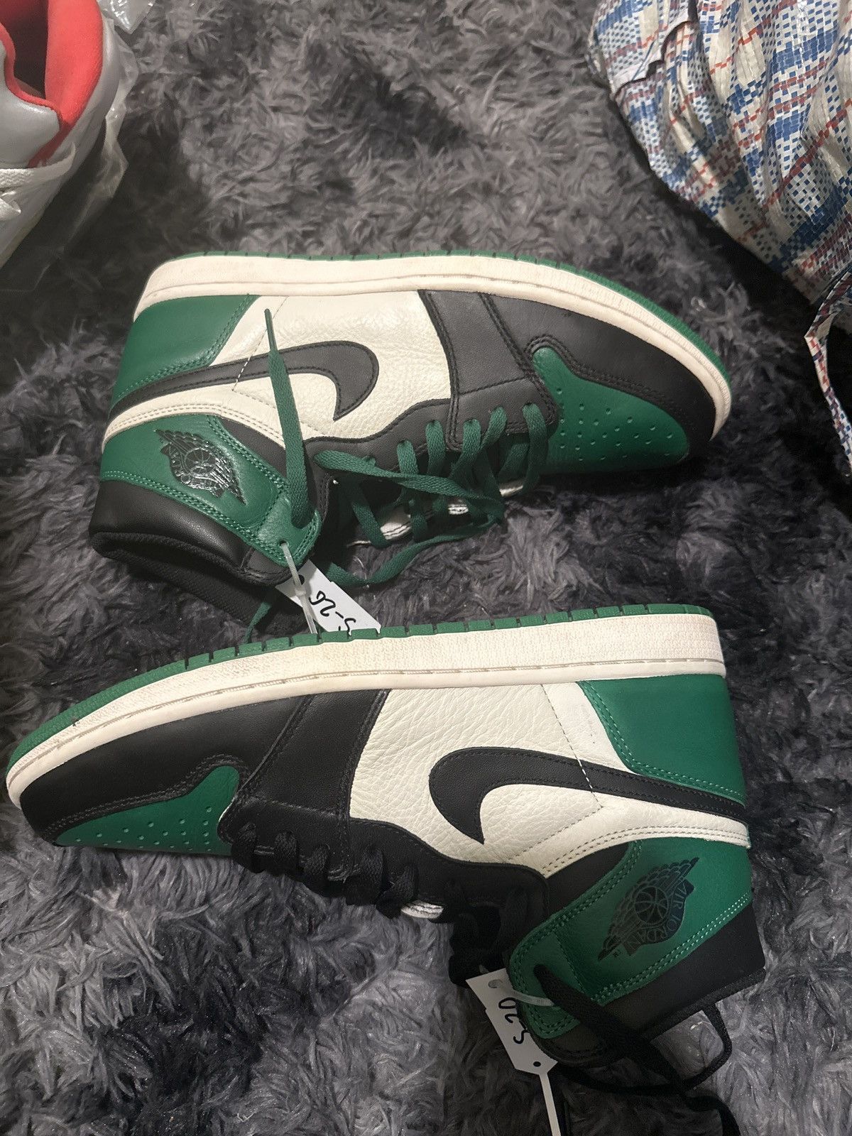 Nike Air Jordan 1 retro high OG pine green Size US 11 / EU 44 - 1 Thumbnail