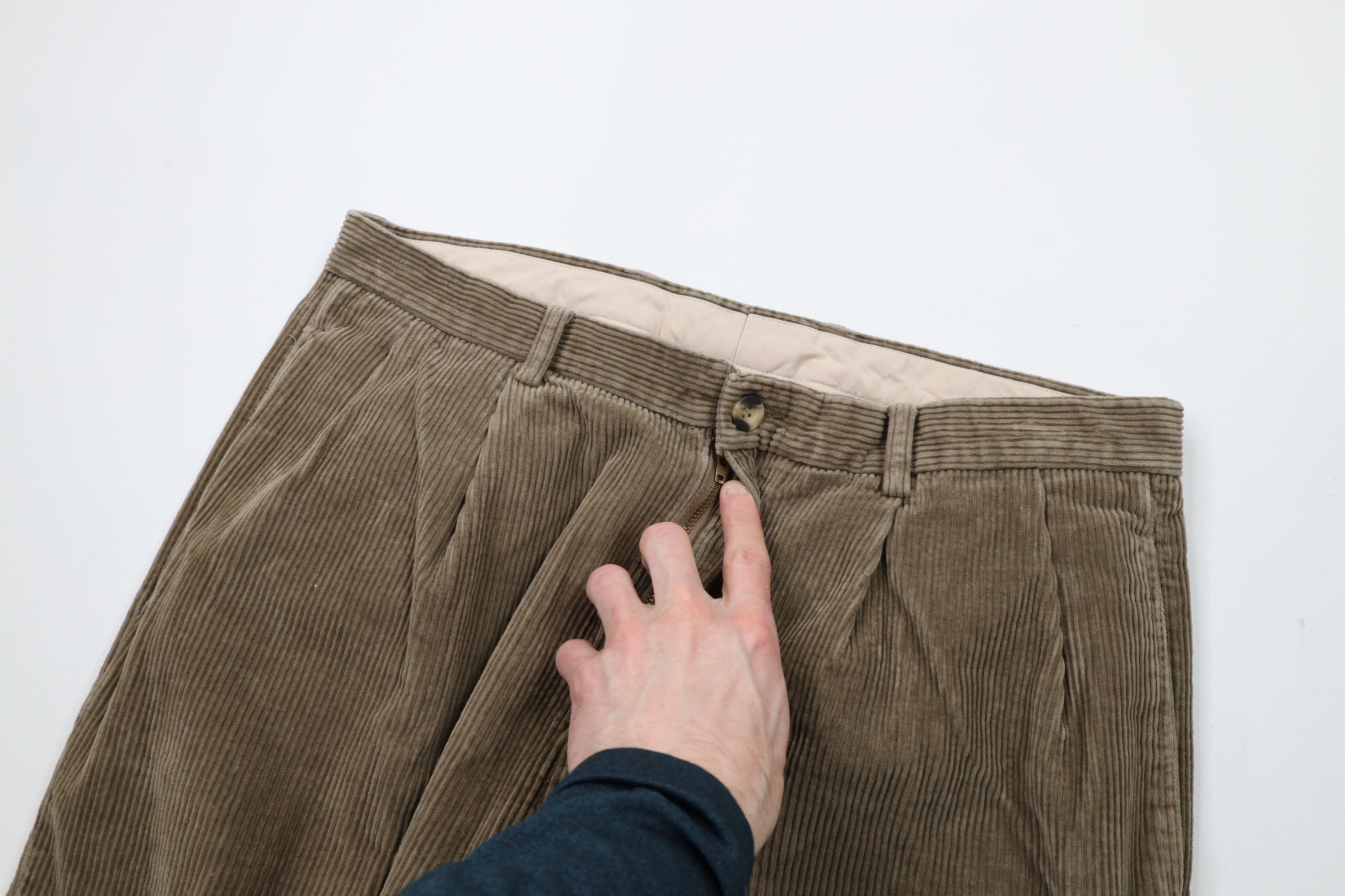 Vintage Vintage 90s Streetwear Pleated Cuffed Corduroy Chino Pants Size US 36 / EU 52 - 8 Thumbnail