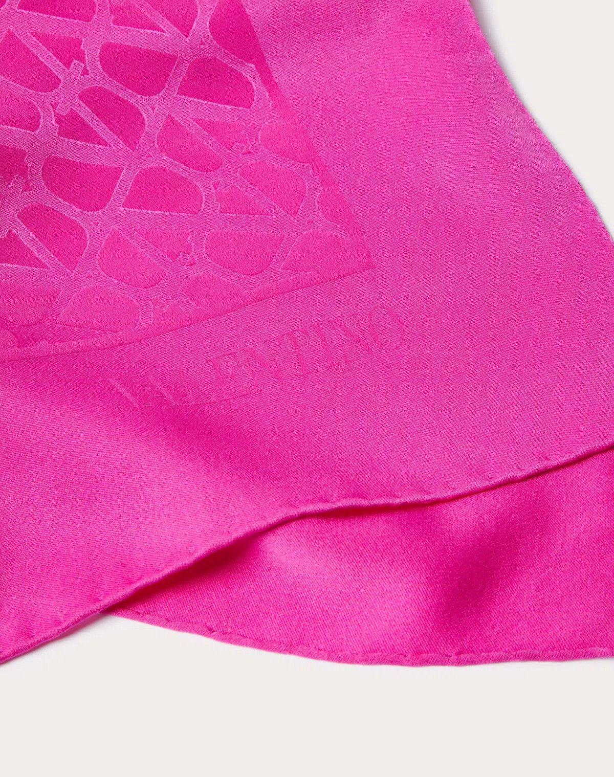 Valentino o1s1wg110426 Size: OS / Toile Iconographe Silk Scarf in Pink Size ONE SIZE - 3 Thumbnail