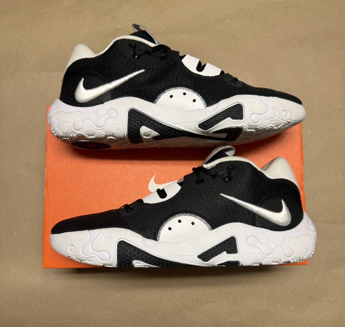 Nike Nike PG 6 TB Promo Black White Mens size 14 Basketball Shoes Size US 14 / EU 47 - 1 Thumbnail
