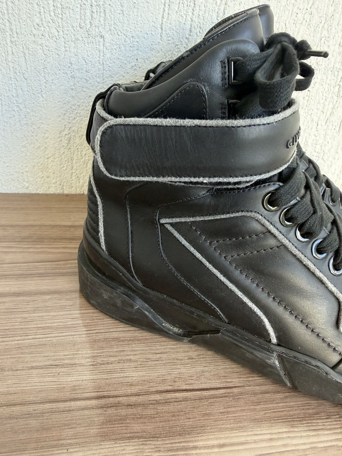 Givenchy Tyson high sneaker by Riccardo Size US 8 / EU 41 - 9 Thumbnail