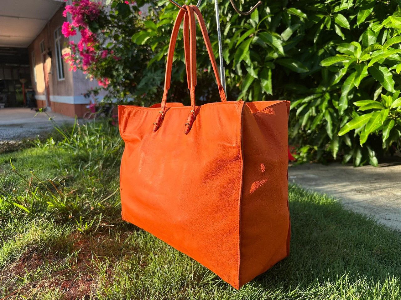 Balenciaga Authentic Balenciaga Papier A4 Classic Studs Medium Tote Bag Size ONE SIZE - 2 Thumbnail
