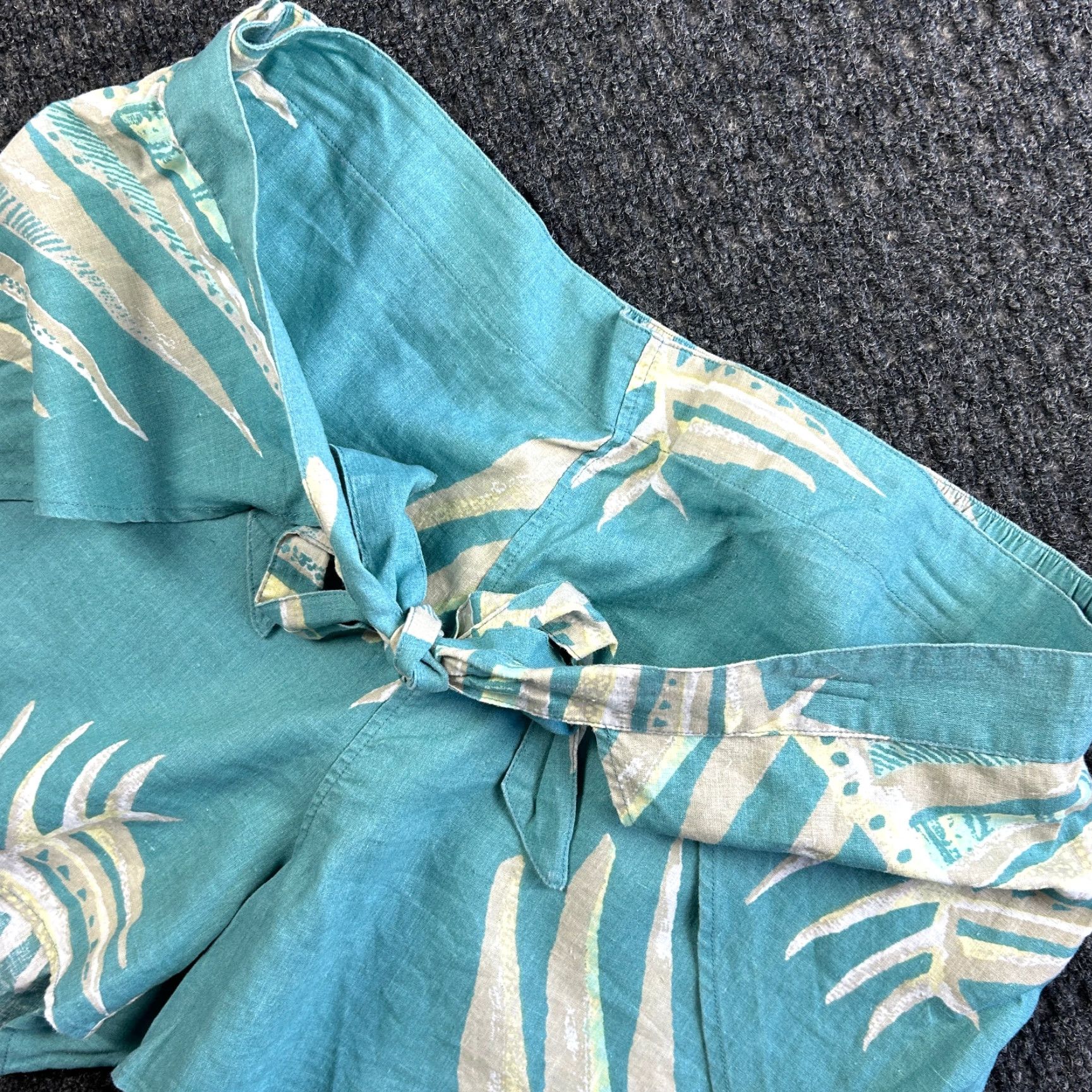 Patagonia Patagonia Women’s Garden Island Shorts XL Hemp Blend Palms Green Floral Beach Tropical Aloha Classic Beachwear Womens XL Green Size 40" / US 18 - 5 Thumbnail
