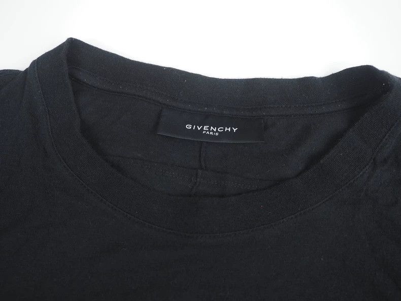 Givenchy Givenchy Short-sleeved M size with a big black angel print Size US M / EU 48-50 / 2 - 3 Thumbnail