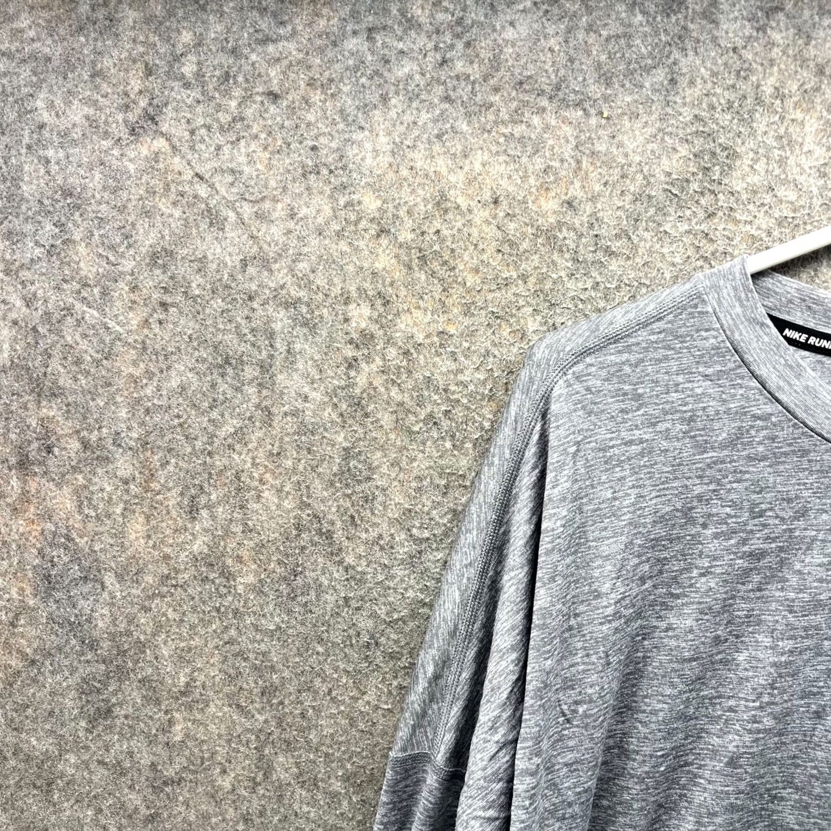 Nike Nike Shirt Mens Medium Gray Long Sleeve Lightweight Running Dri-Fit Gym Size US M / EU 48-50 / 2 - 3 Thumbnail