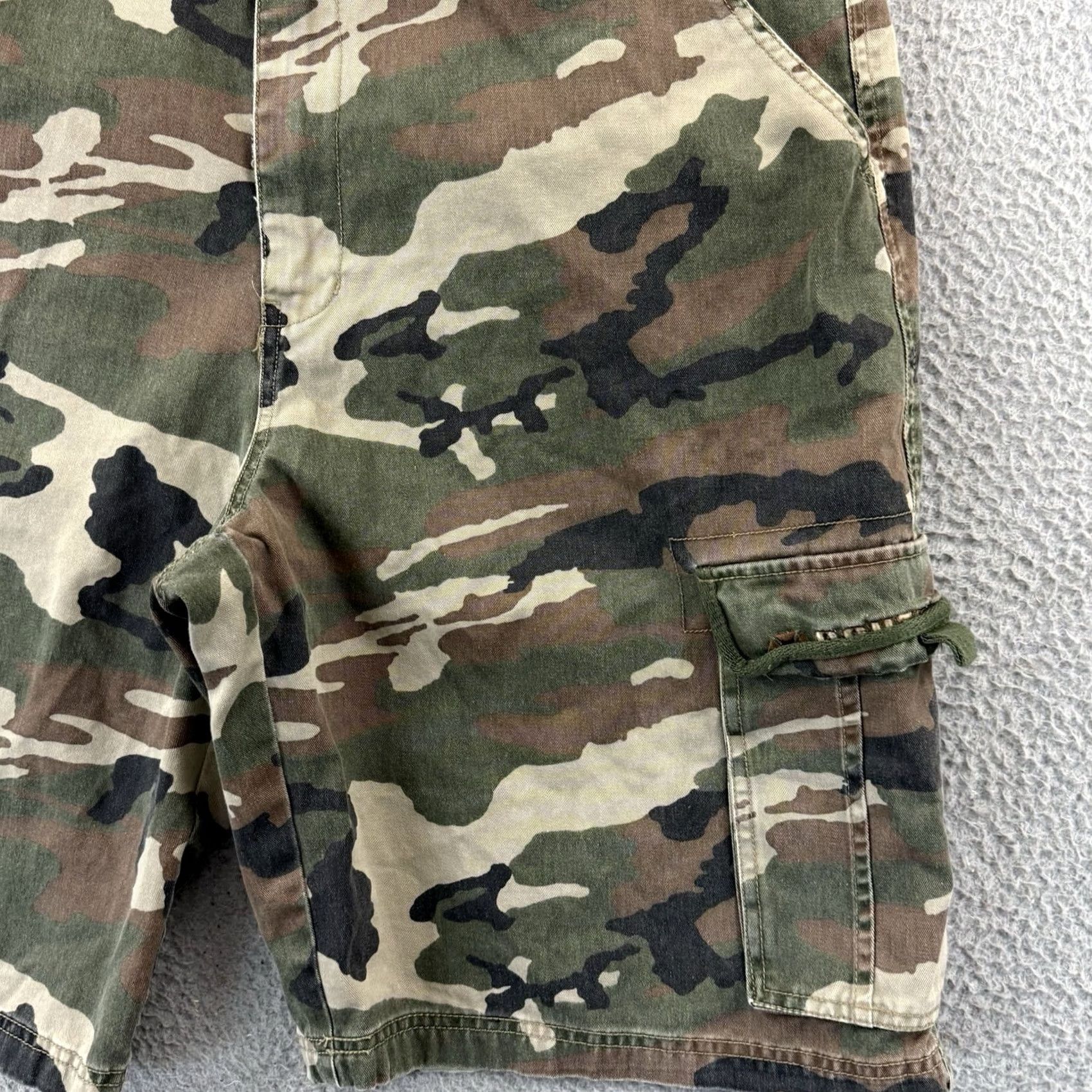 Southpole Vintage SouthPole Cargo Shorts Mens 38 Camo Baggy Fit Loose Y2K Hip Hop 11” Size US 38 / EU 54 - 2 Thumbnail