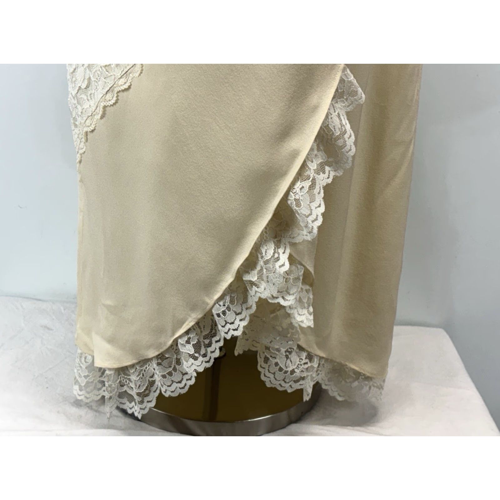 Vintage VINTAGE Due Per Due Silk Midi Dress Women Ivory Lace Lined Short Sleeve Zip 14 Sheath 90s/2000s Ladies Mens/ Womens Size XL / US 12-14 / IT 48-50 - 7 Thumbnail