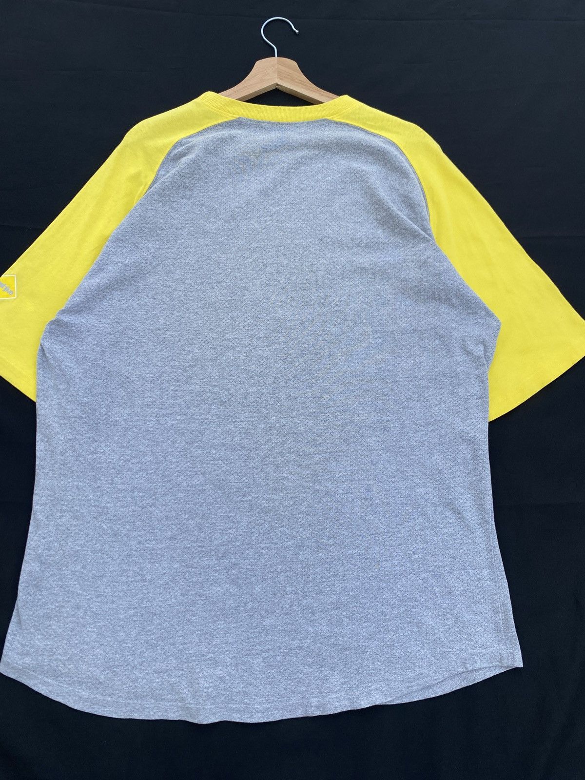Freshjive Rare Vintage 90s Freshjive Centre Logo Tshirt Size US L / EU 52-54 / 3 - 19 Thumbnail